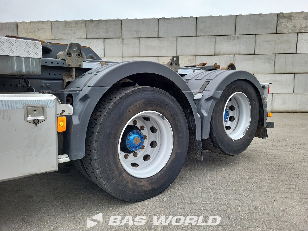 Other : Volvo FH 540 6X2 HYVA LIFT 26.60-S camion à bras