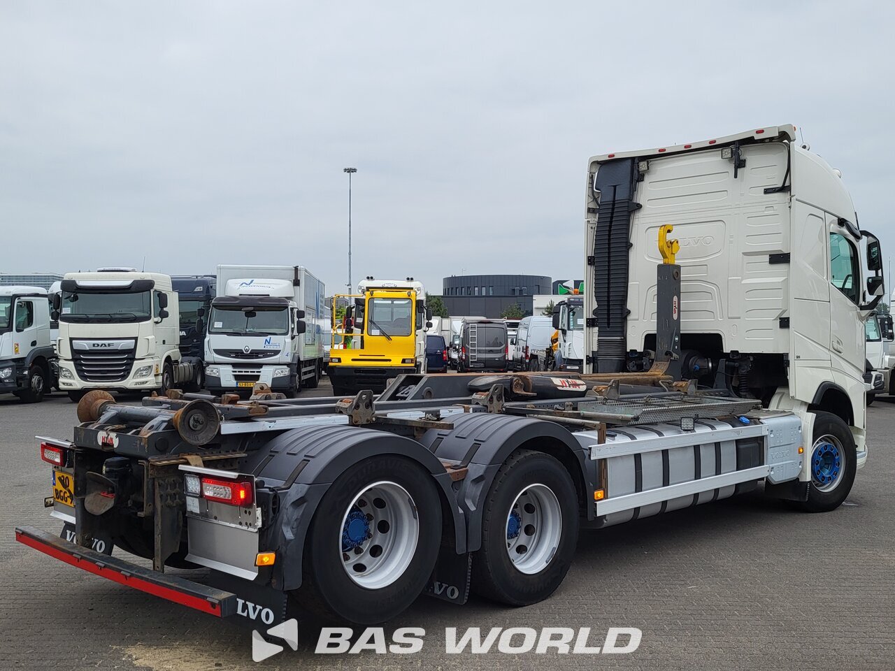 Other : Volvo FH 540 6X2 HYVA LIFT 26.60-S camion à bras