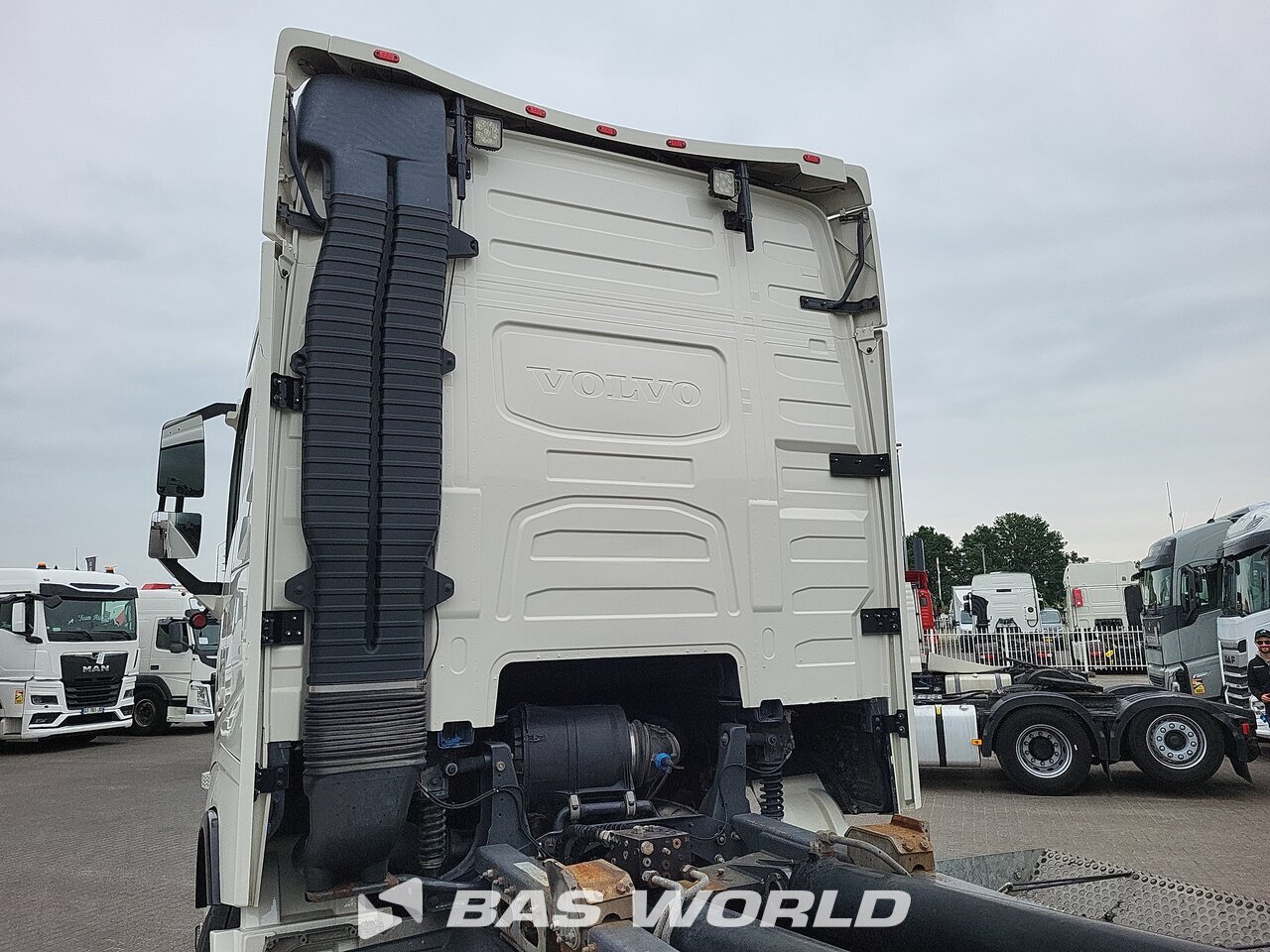 Other : Volvo FH 540 6X2 HYVA LIFT 26.60-S camion à bras