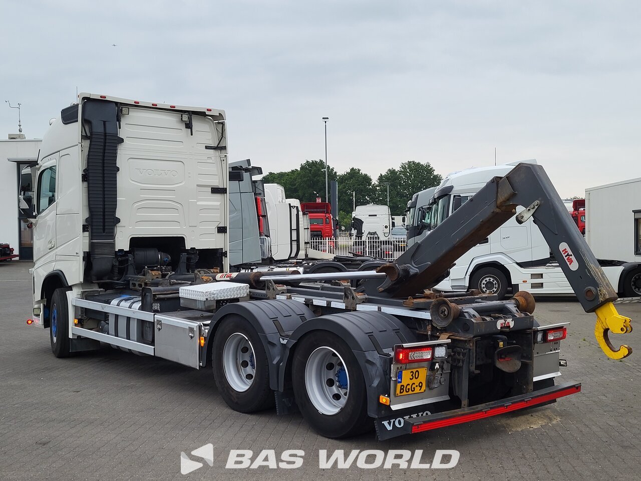 Other : Volvo FH 540 6X2 HYVA LIFT 26.60-S camion à bras