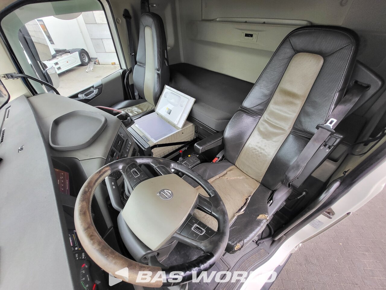 Other : Volvo FH 540 6X2 HYVA LIFT 26.60-S camion à bras