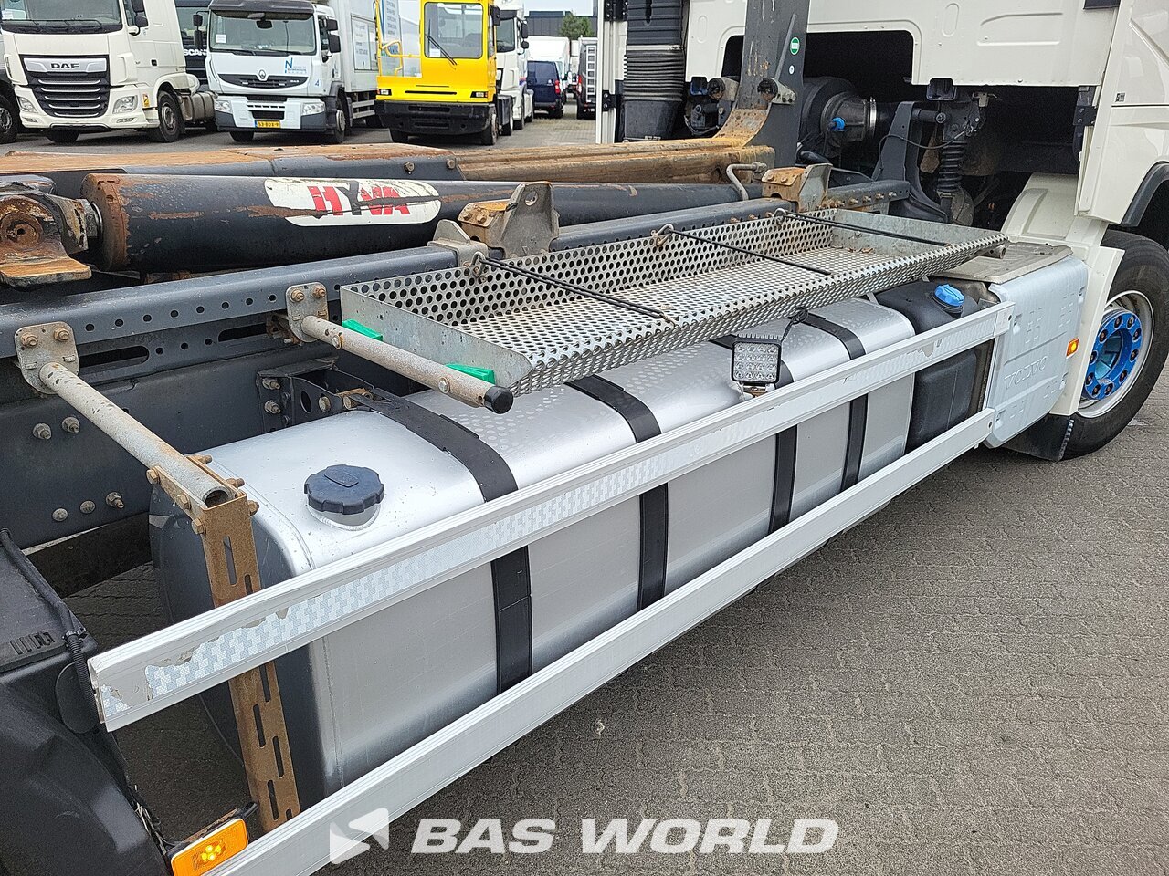 Other : Volvo FH 540 6X2 HYVA LIFT 26.60-S camion à bras