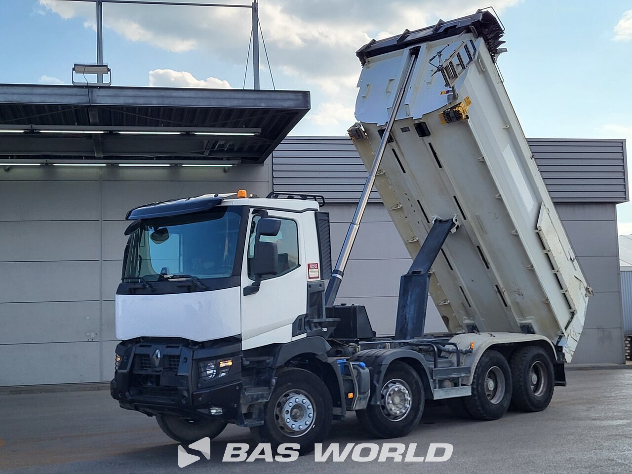 Front left : Renault C 460 8X4 Meiller Camion Benne