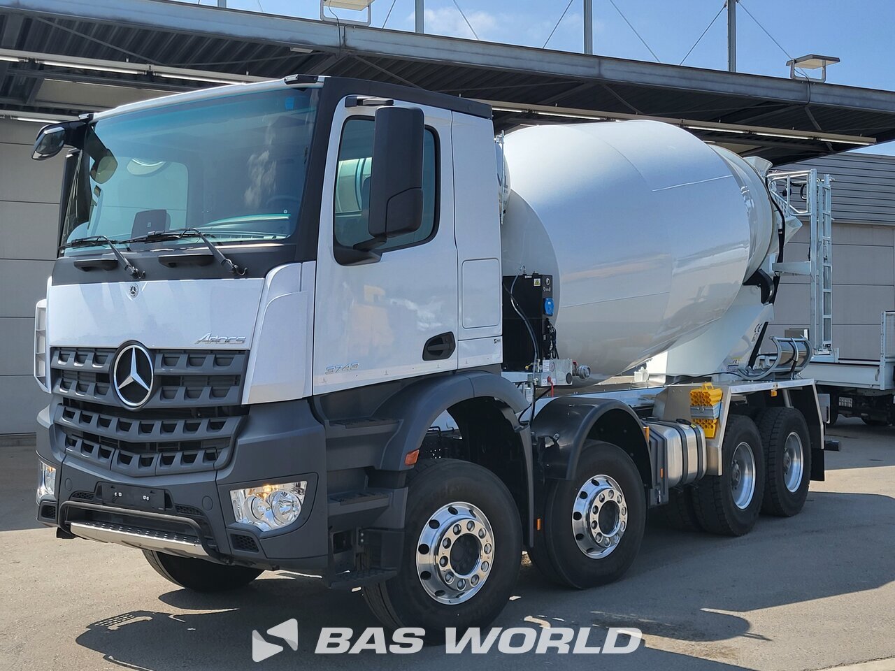 Front left : Mercedes Arocs 3743 8X4 Fml BSH 103 Camion malaxeur béton