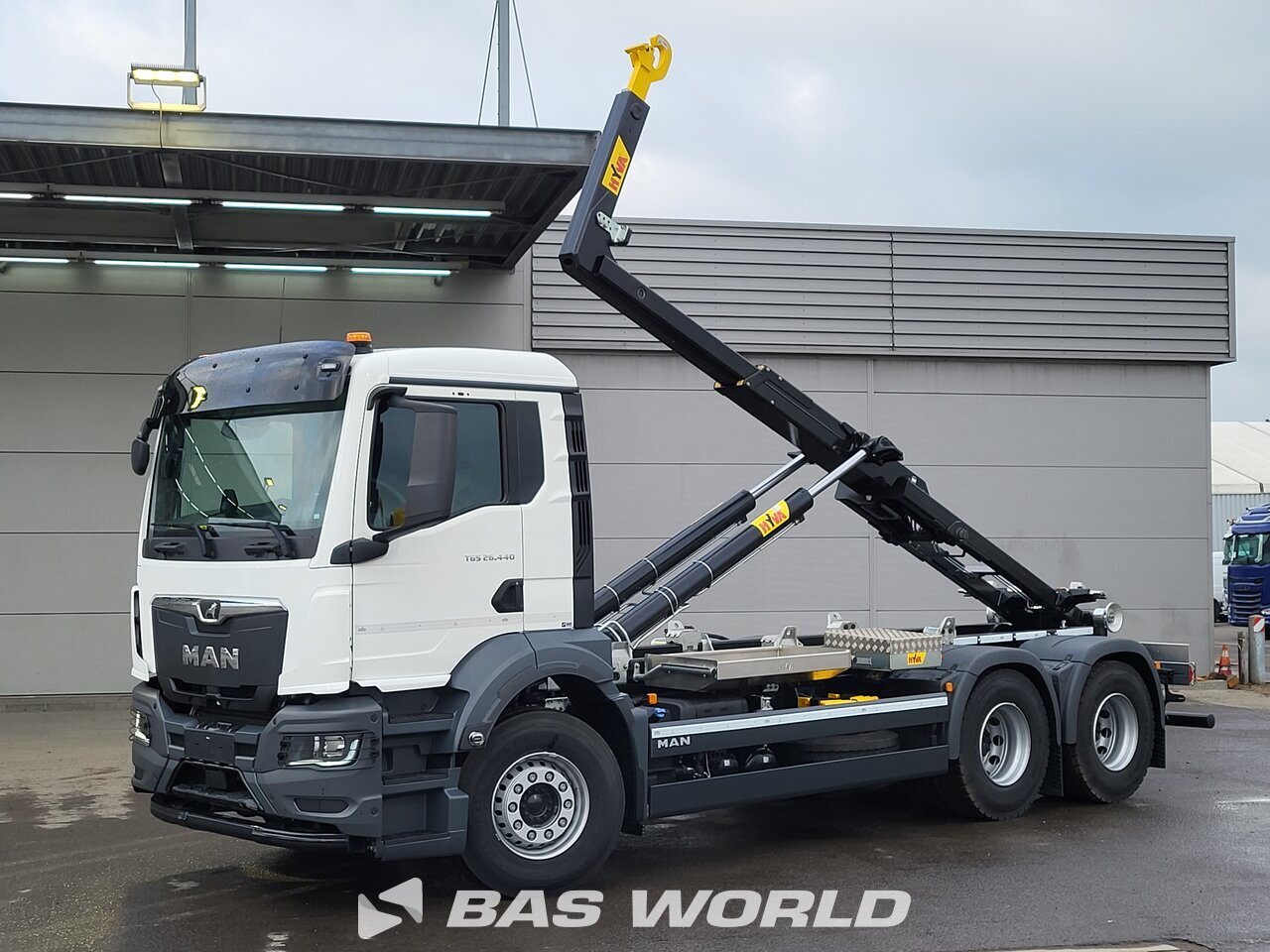 Front left : MAN TGS 26.440 6X4 Hyva H20-60S camion à bras