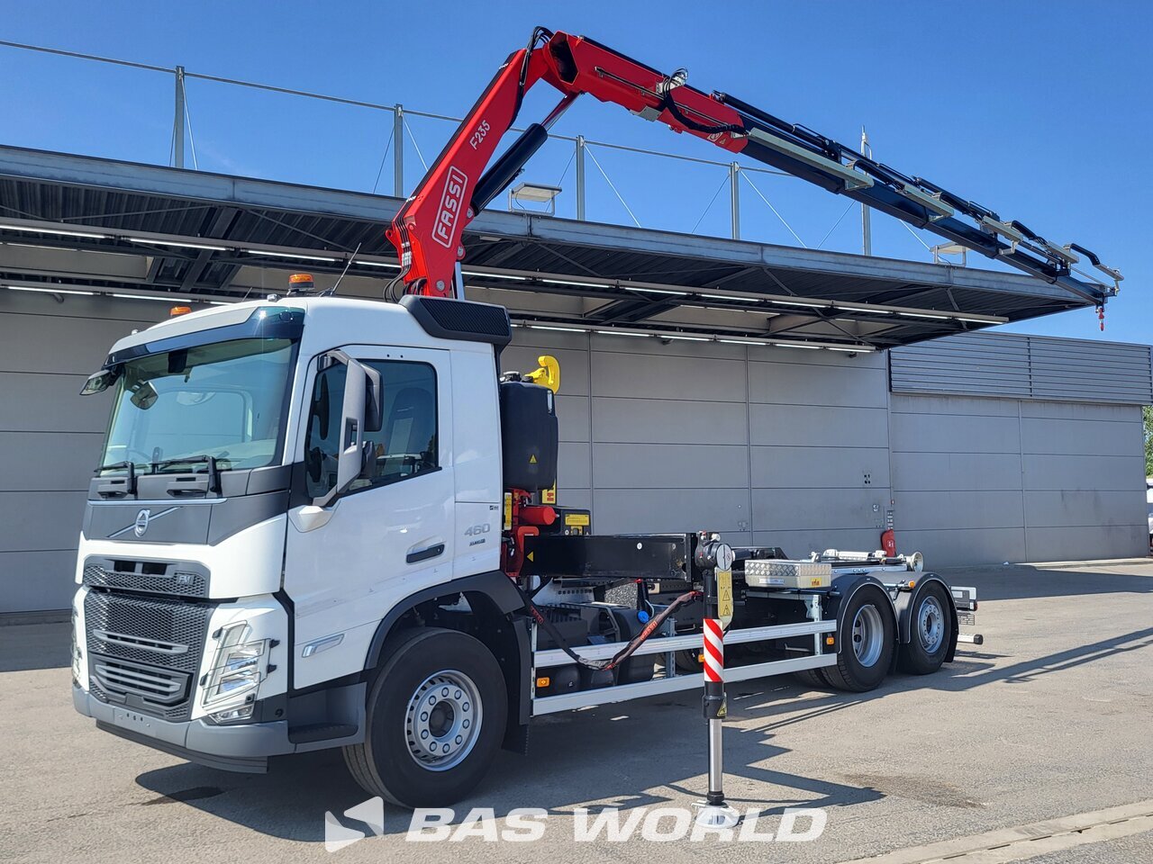 Front left : Volvo FM 460 6X2 Hyva 20-57-S camion à bras