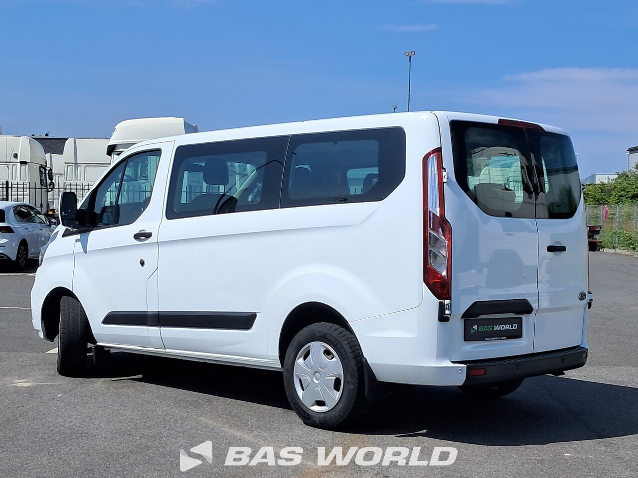 Back left : Ford Transit 105pk Passenger Transport/Minibus