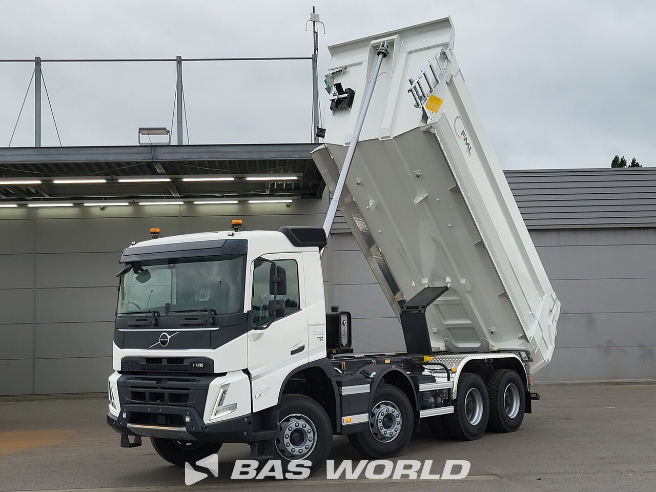 Front left : Volvo FMX 500 8X4 KH Kipper Camion Benne