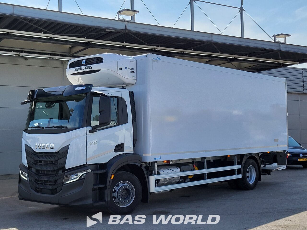 Front left : Iveco S-Way 400 4X2 Kress Camion frigorifique