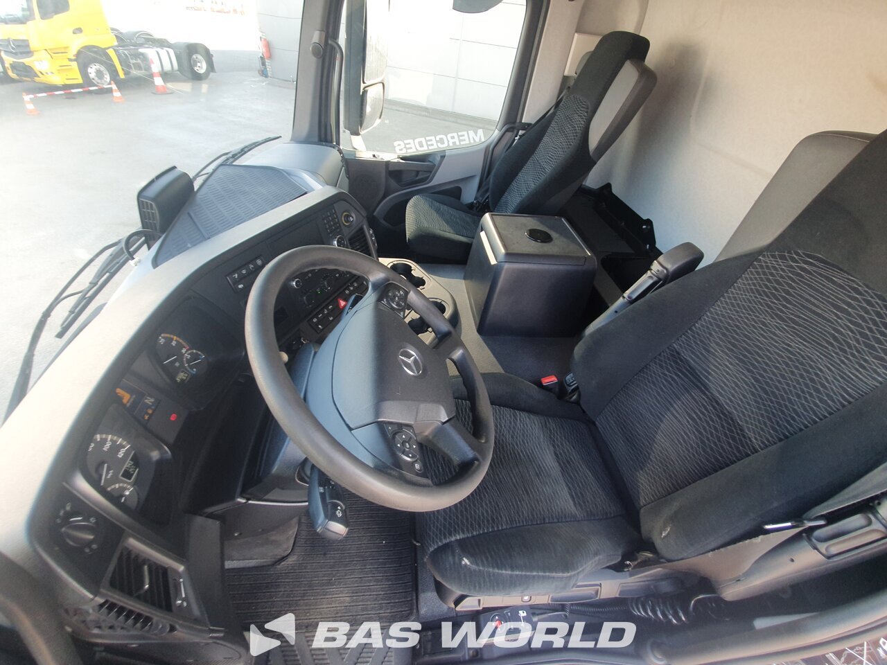 Other : Mercedes Antos 2835 6X2 Wema Carrosserie Camion rideaux coulissants