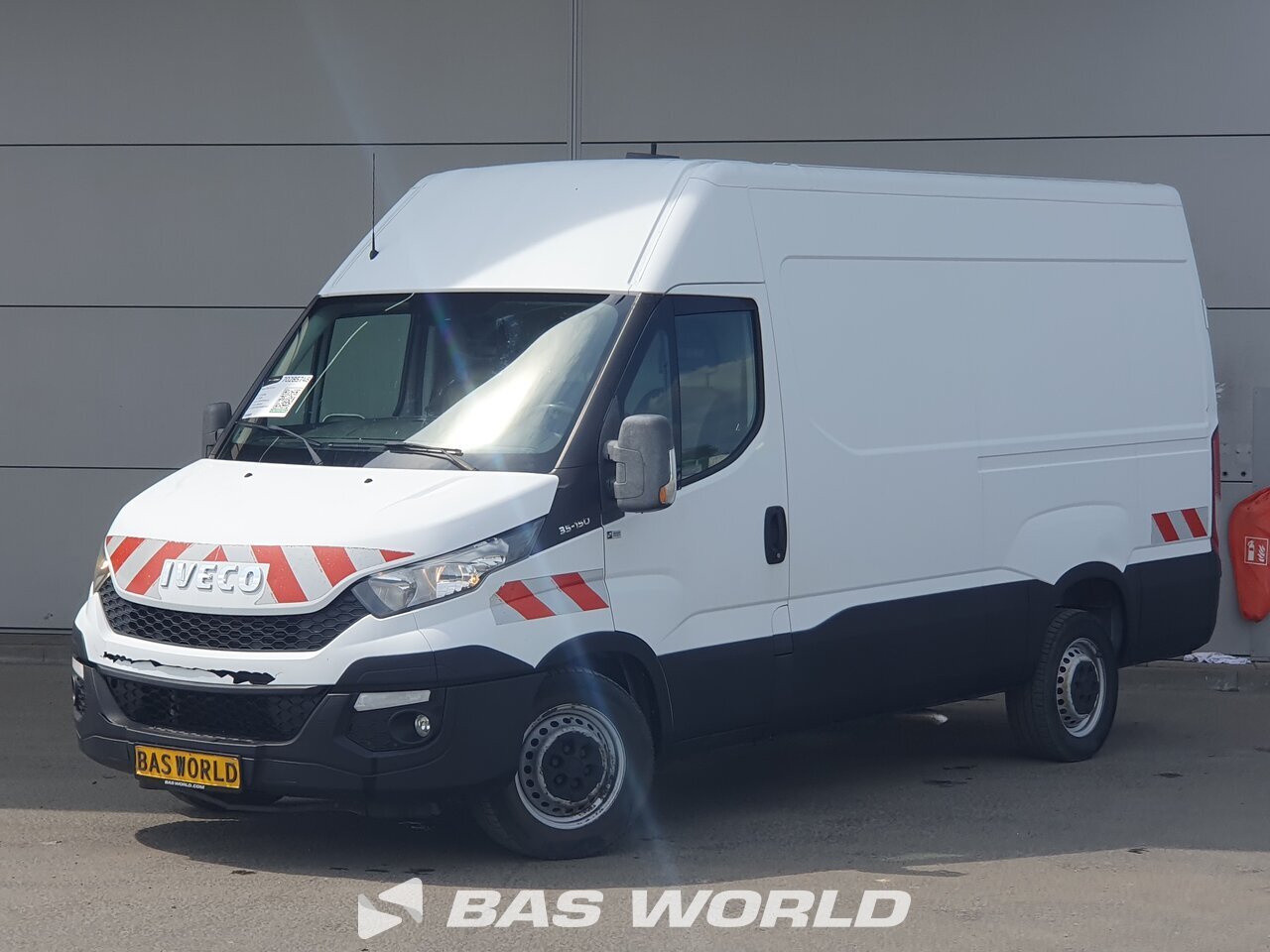 Front left : Iveco Daily 35S15 Fourgons utilitaires