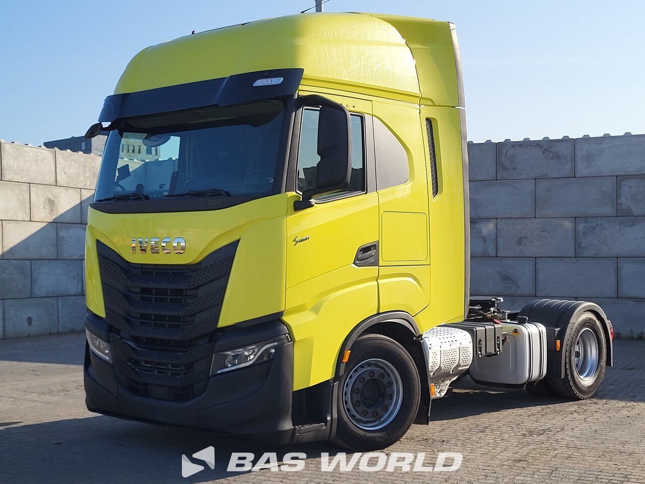 Front left : Iveco S-Way 460 4X2 Tracteur routier