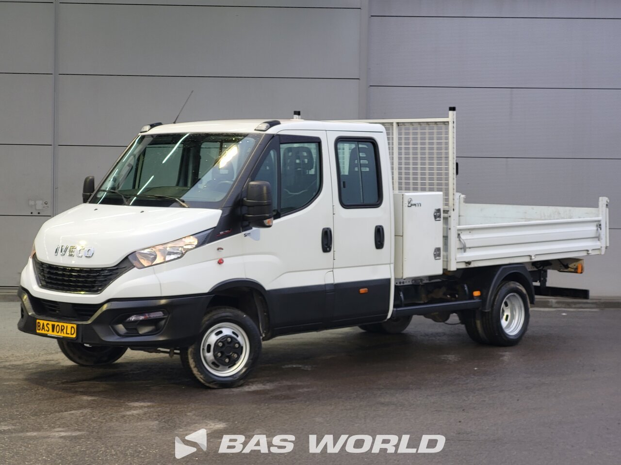 Front left : Iveco Daily 35C16 Ouvert