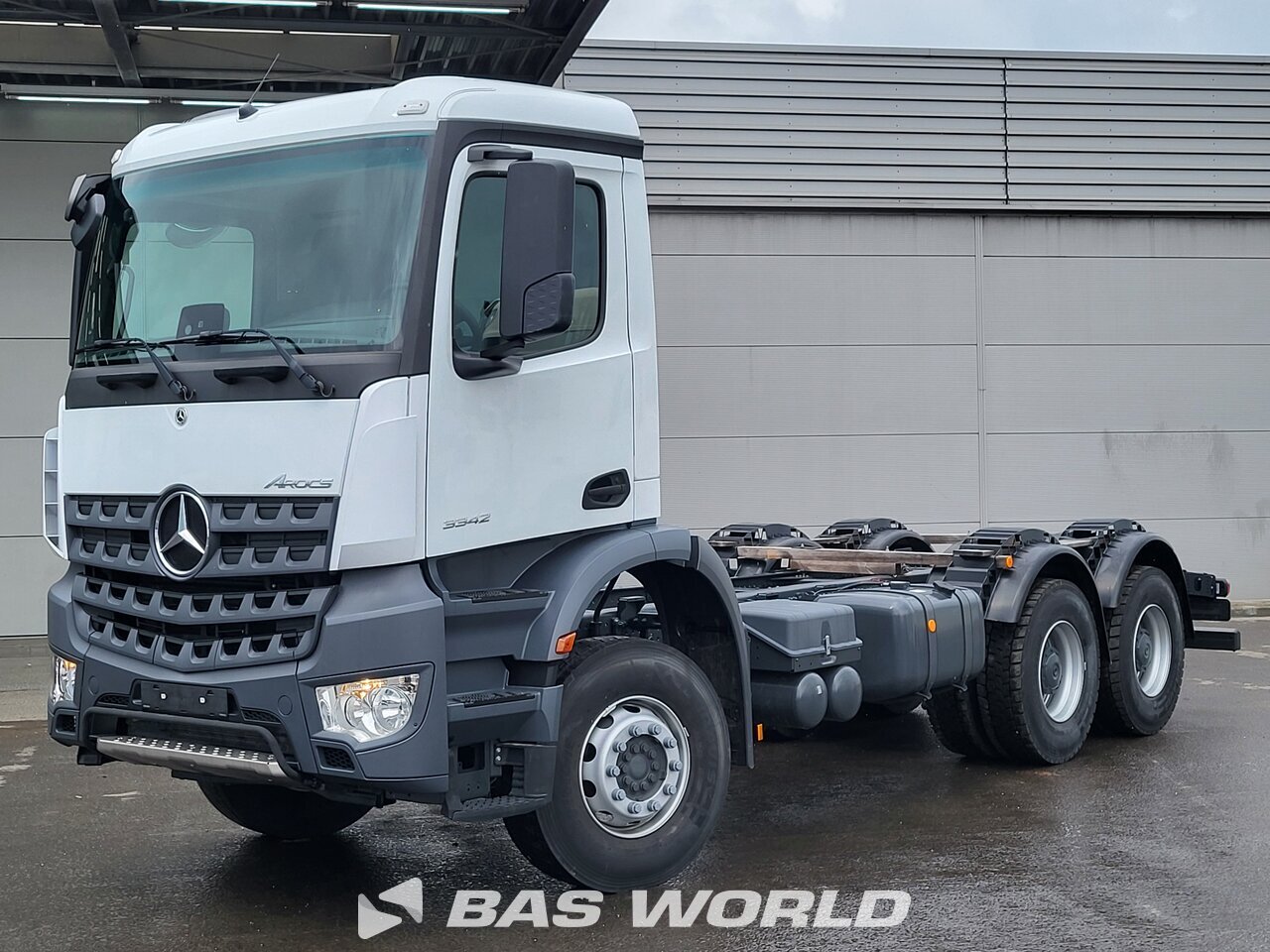 Front left : Mercedes Arocs 3342 6X4 Châssis camion