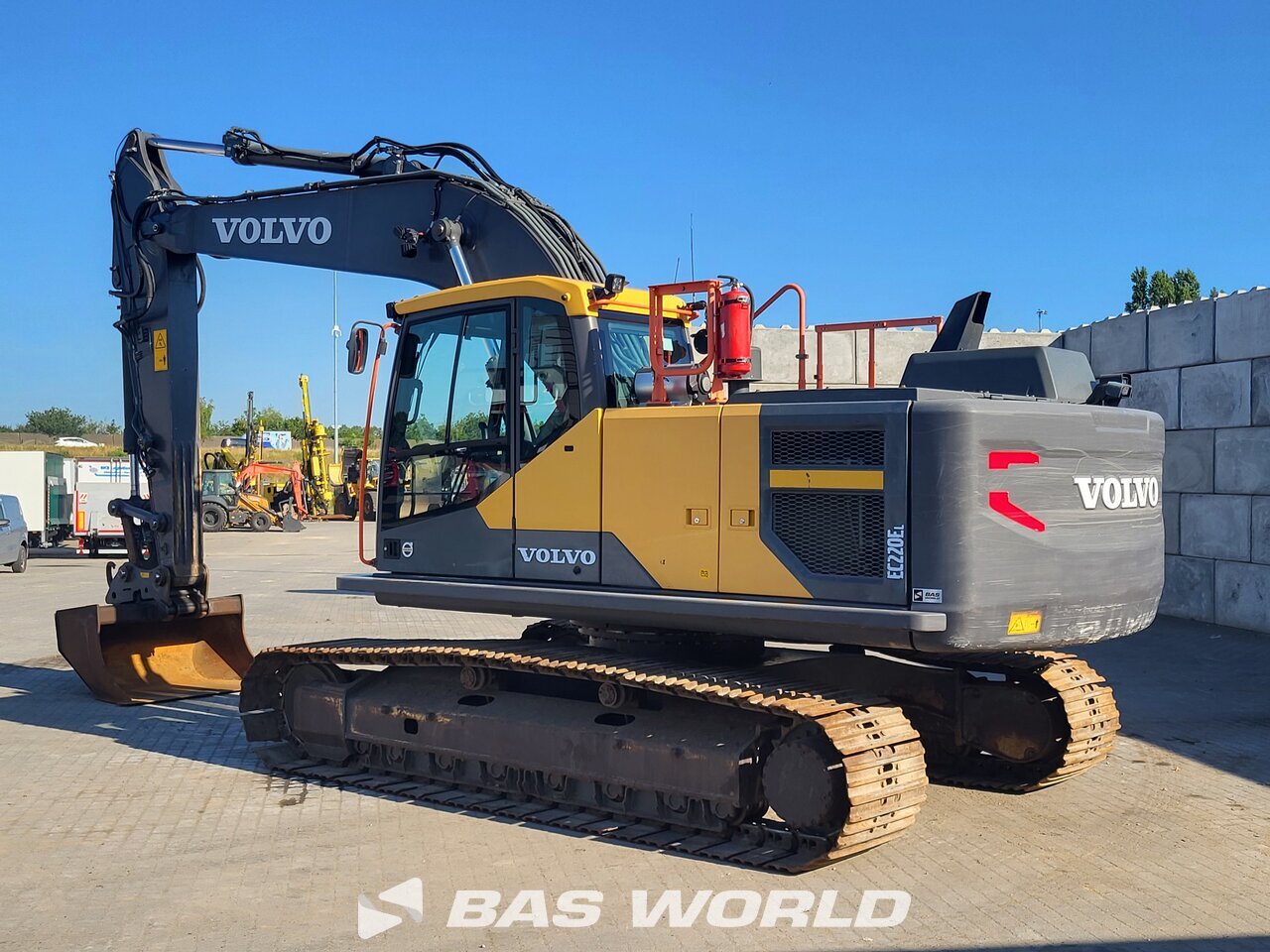 Other : Volvo EC220 E L Pelle sur chenilles