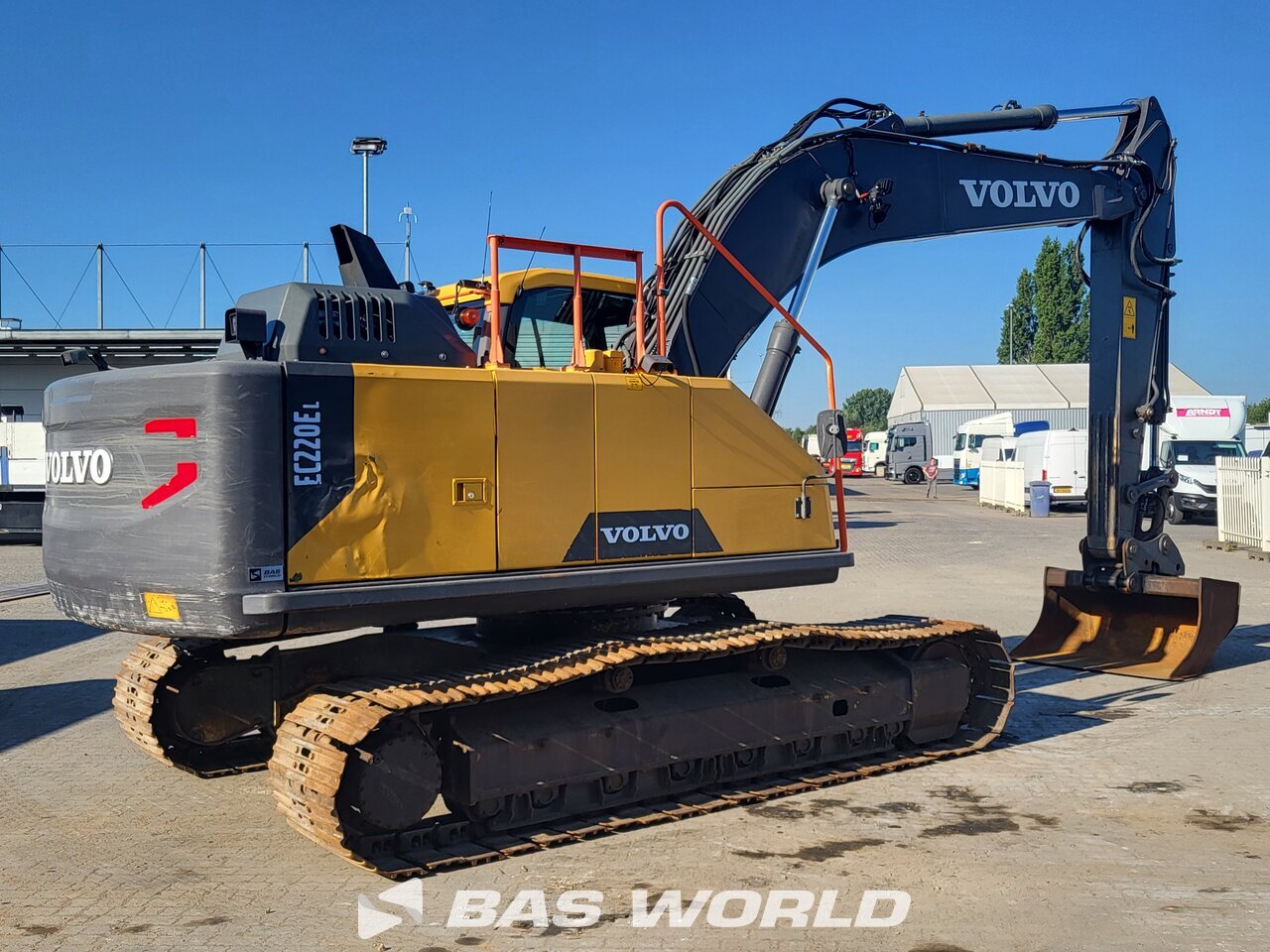 Other : Volvo EC220 E L Pelle sur chenilles