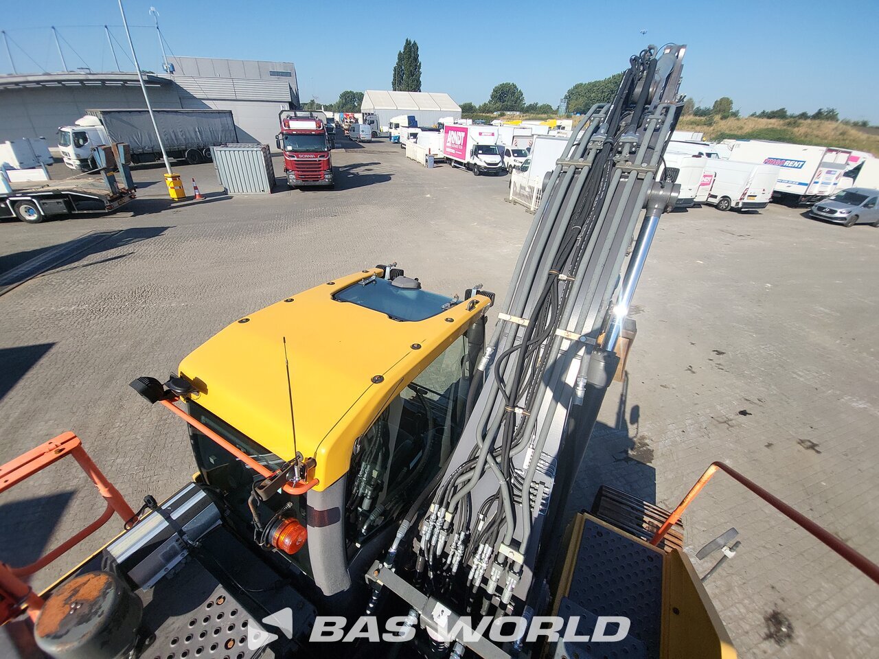 Other : Volvo EC220 E L Pelle sur chenilles