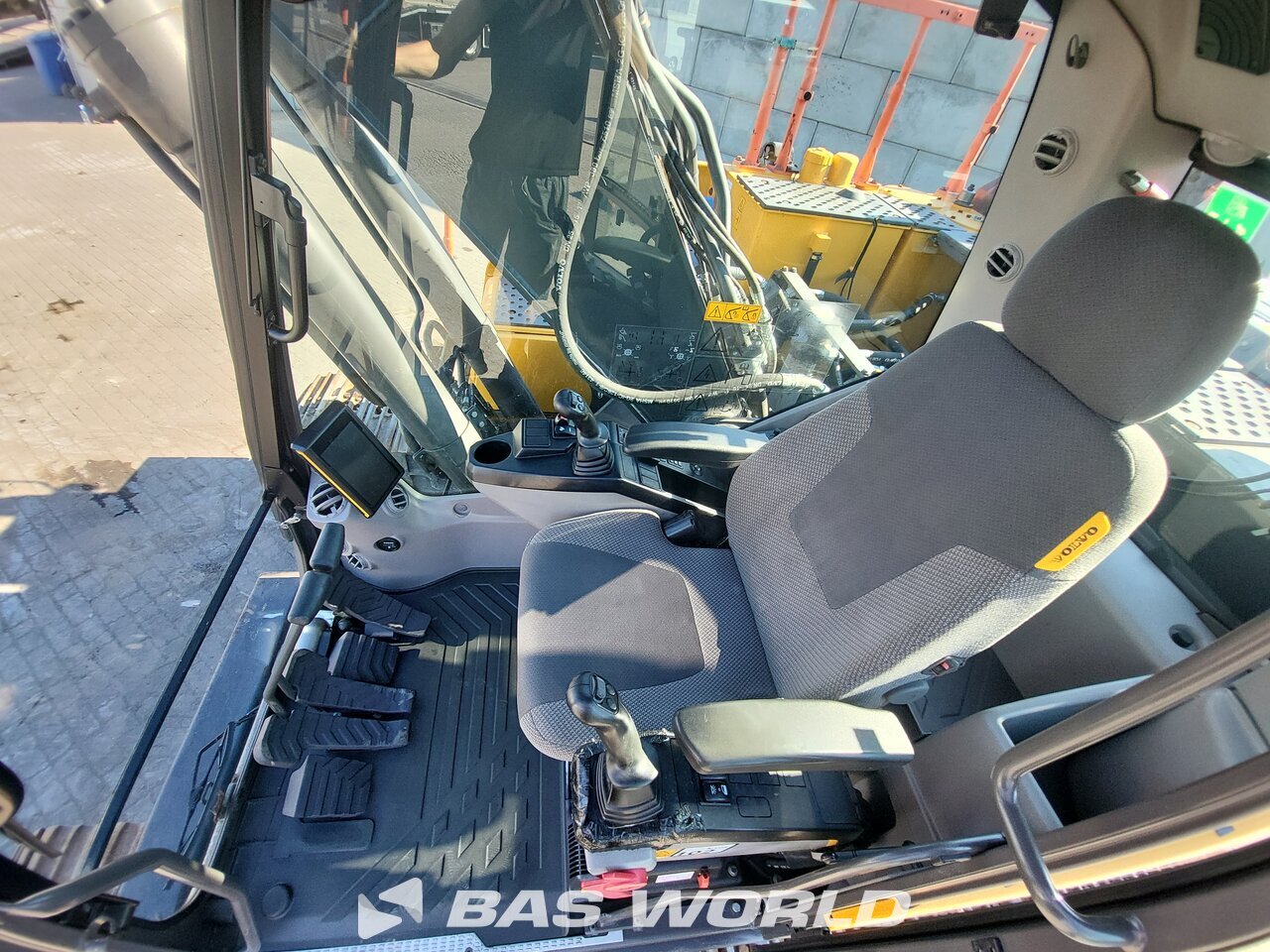 Other : Volvo EC220 E L Pelle sur chenilles