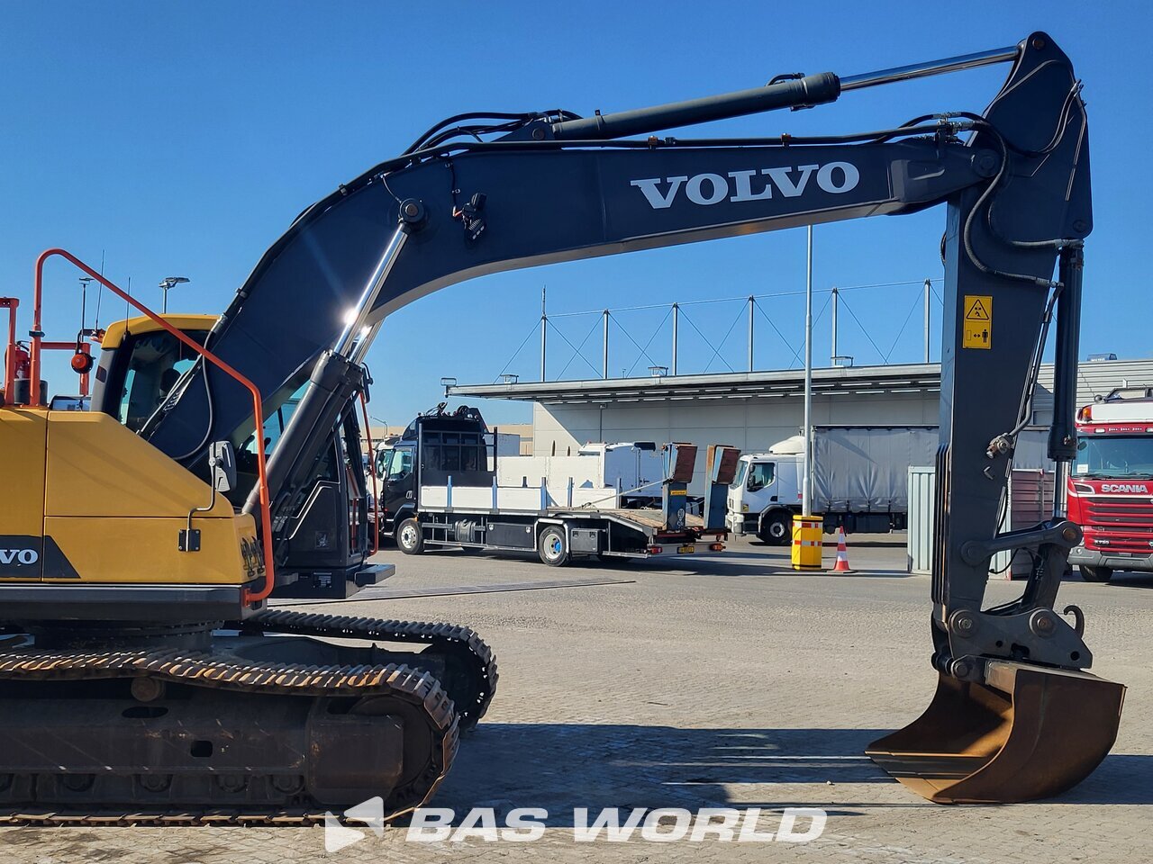 Other : Volvo EC220 E L Pelle sur chenilles