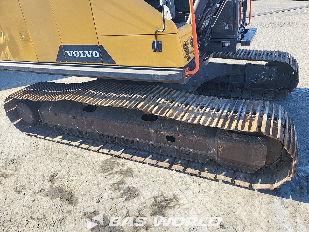 Other : Volvo EC220 E L Pelle sur chenilles