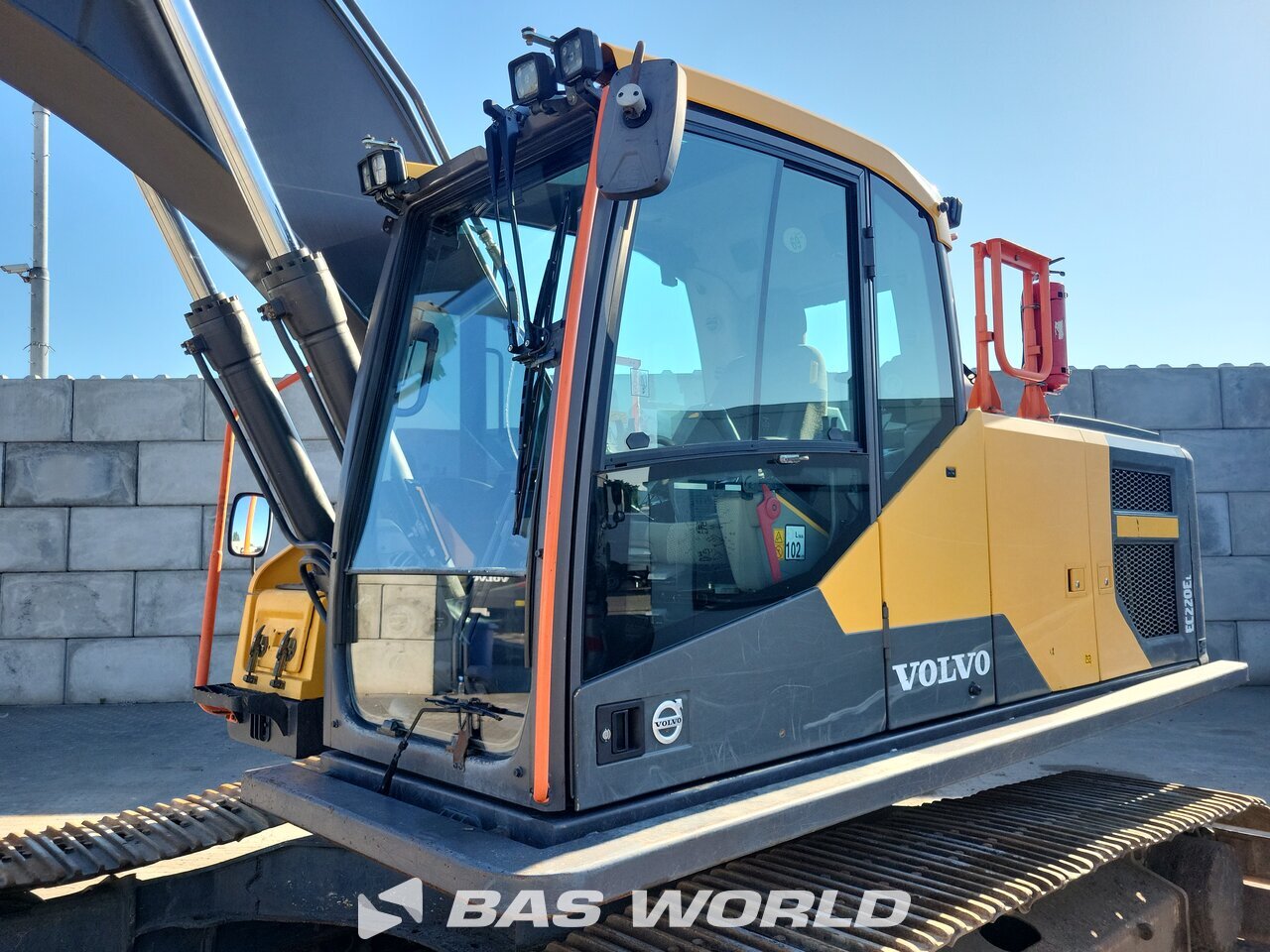 Other : Volvo EC220 E L Pelle sur chenilles
