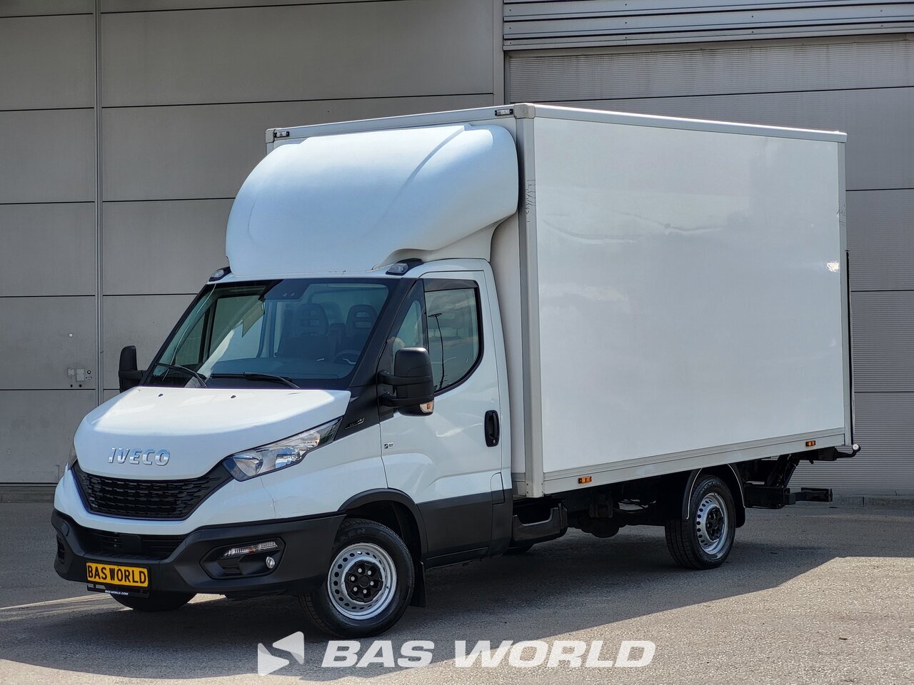 Front left : Iveco Daily 35S14 Carrosseries