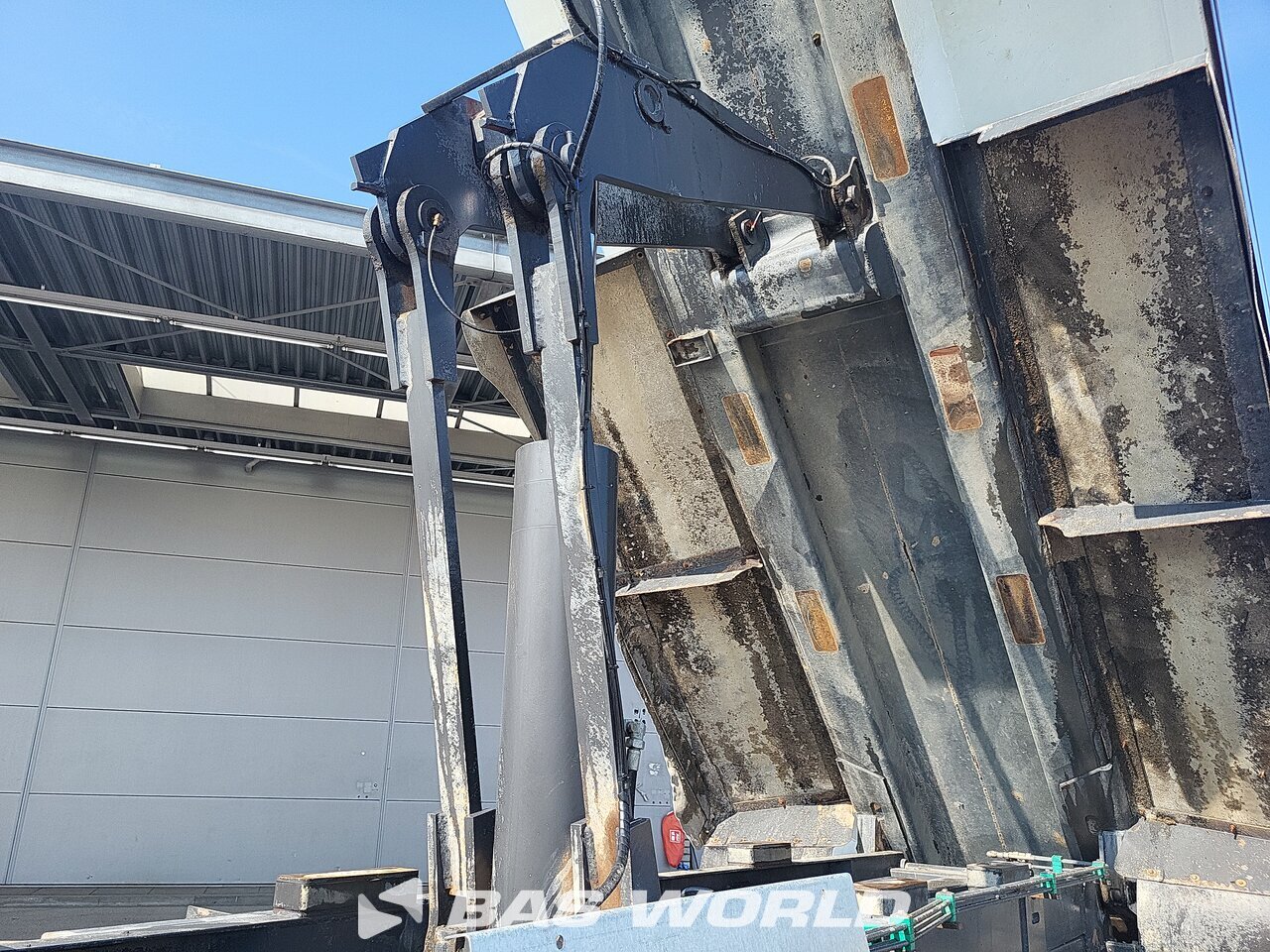 Other : Renault Kerax 430 8X4 Bennes Manjot Camion Benne