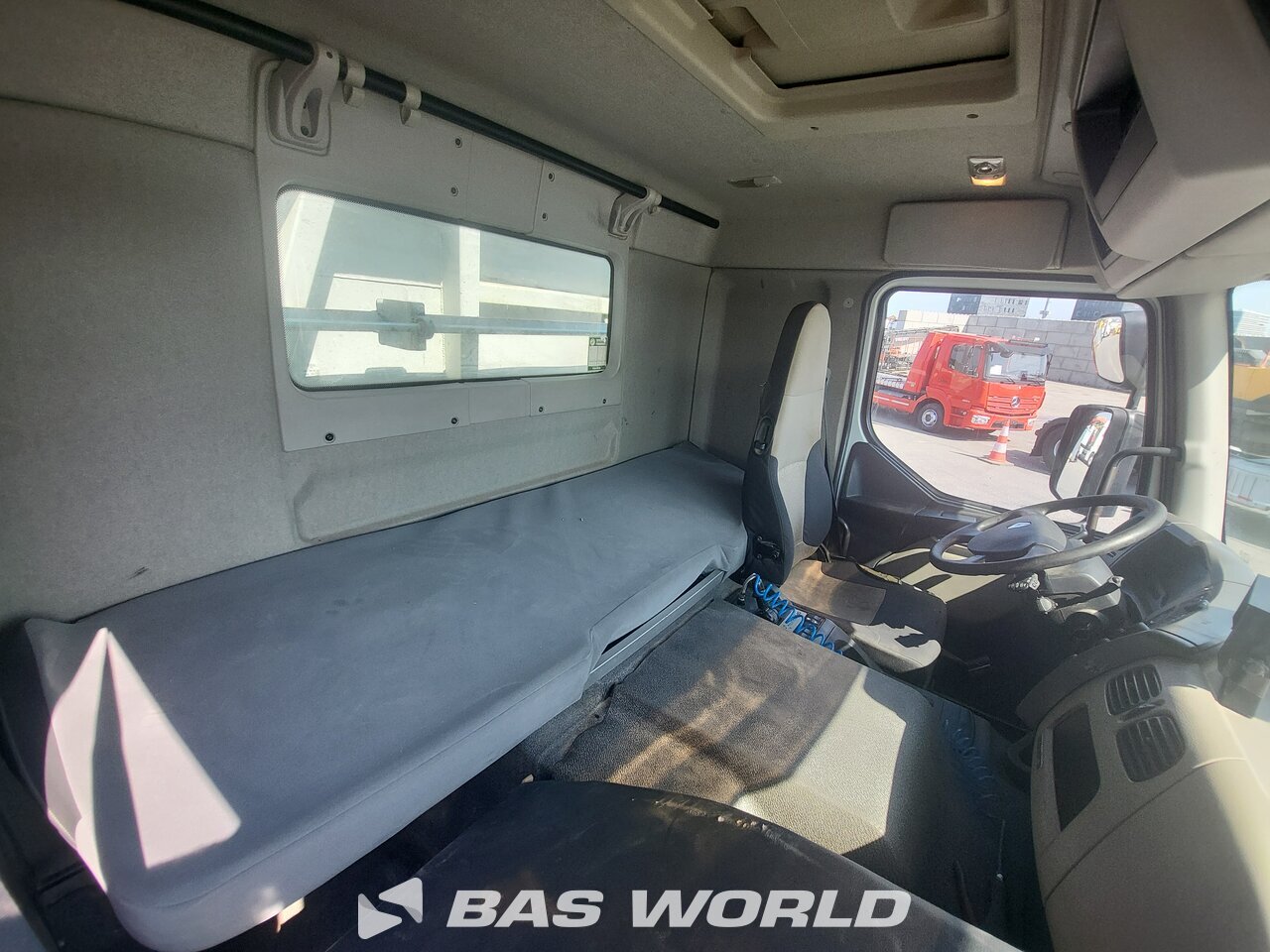 Other : Renault Kerax 430 8X4 Bennes Manjot Camion Benne