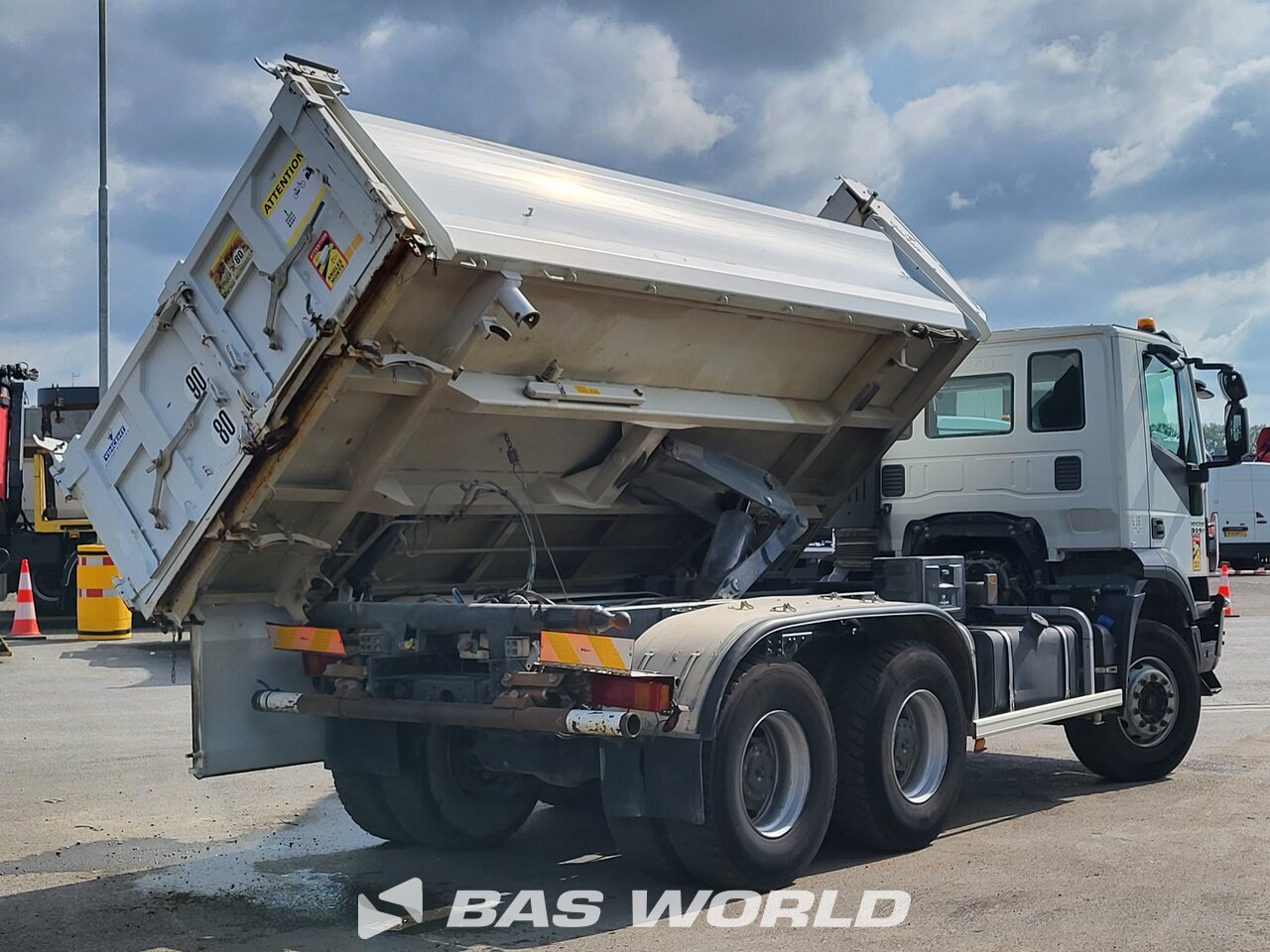 Other : Iveco Trakker 360 6X4 Vincent Camion Benne