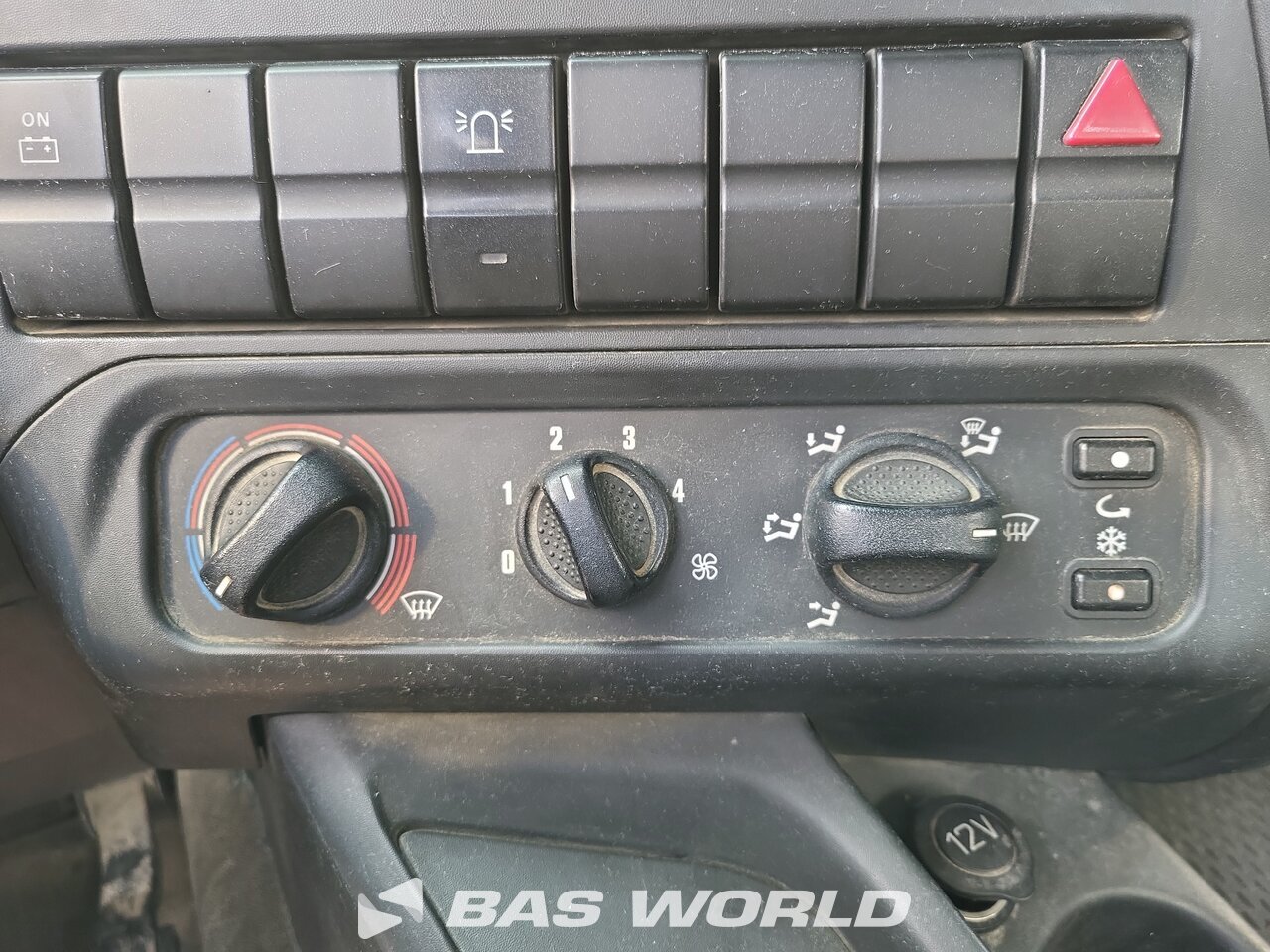 Other : Iveco Trakker 360 6X4 Vincent Camion Benne