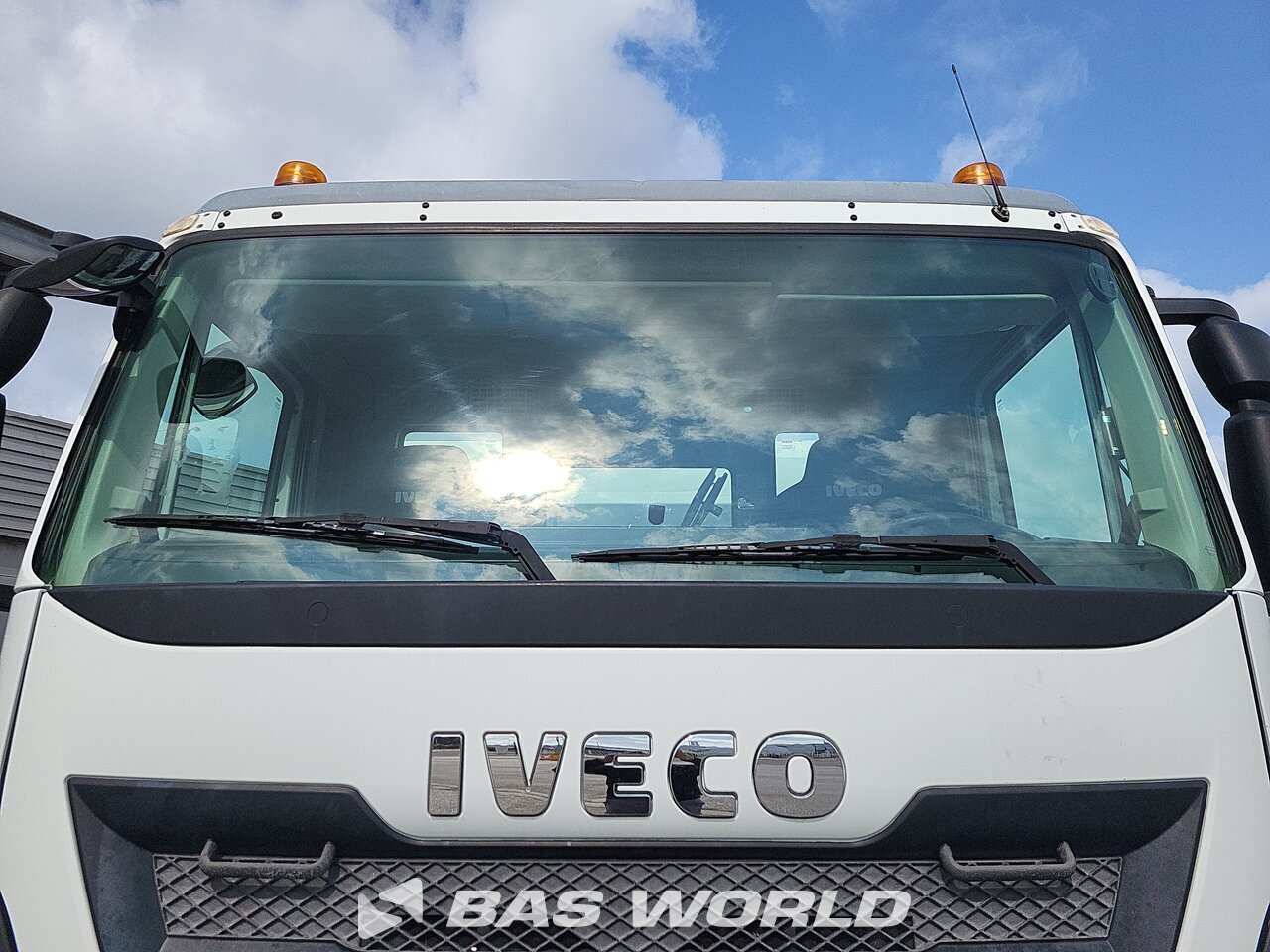 Other : Iveco Trakker 360 6X4 Vincent Camion Benne