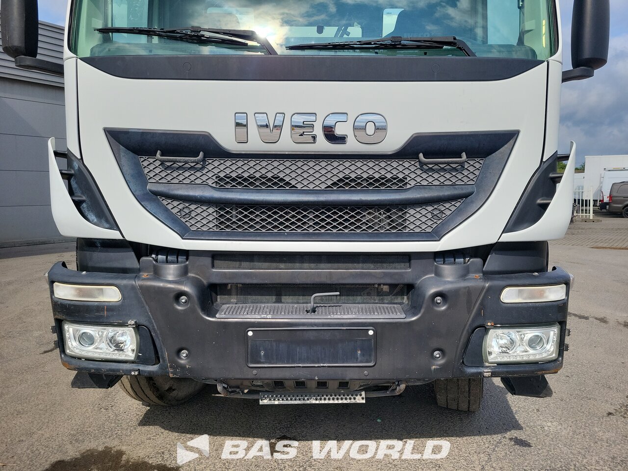 Other : Iveco Trakker 360 6X4 Vincent Camion Benne