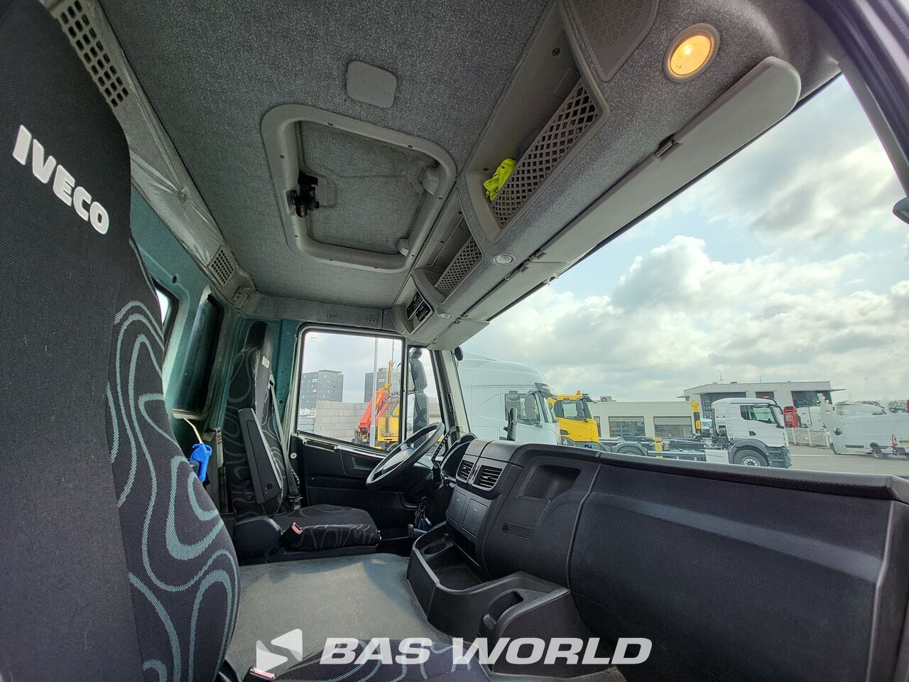 Other : Iveco Trakker 360 6X4 Vincent Camion Benne