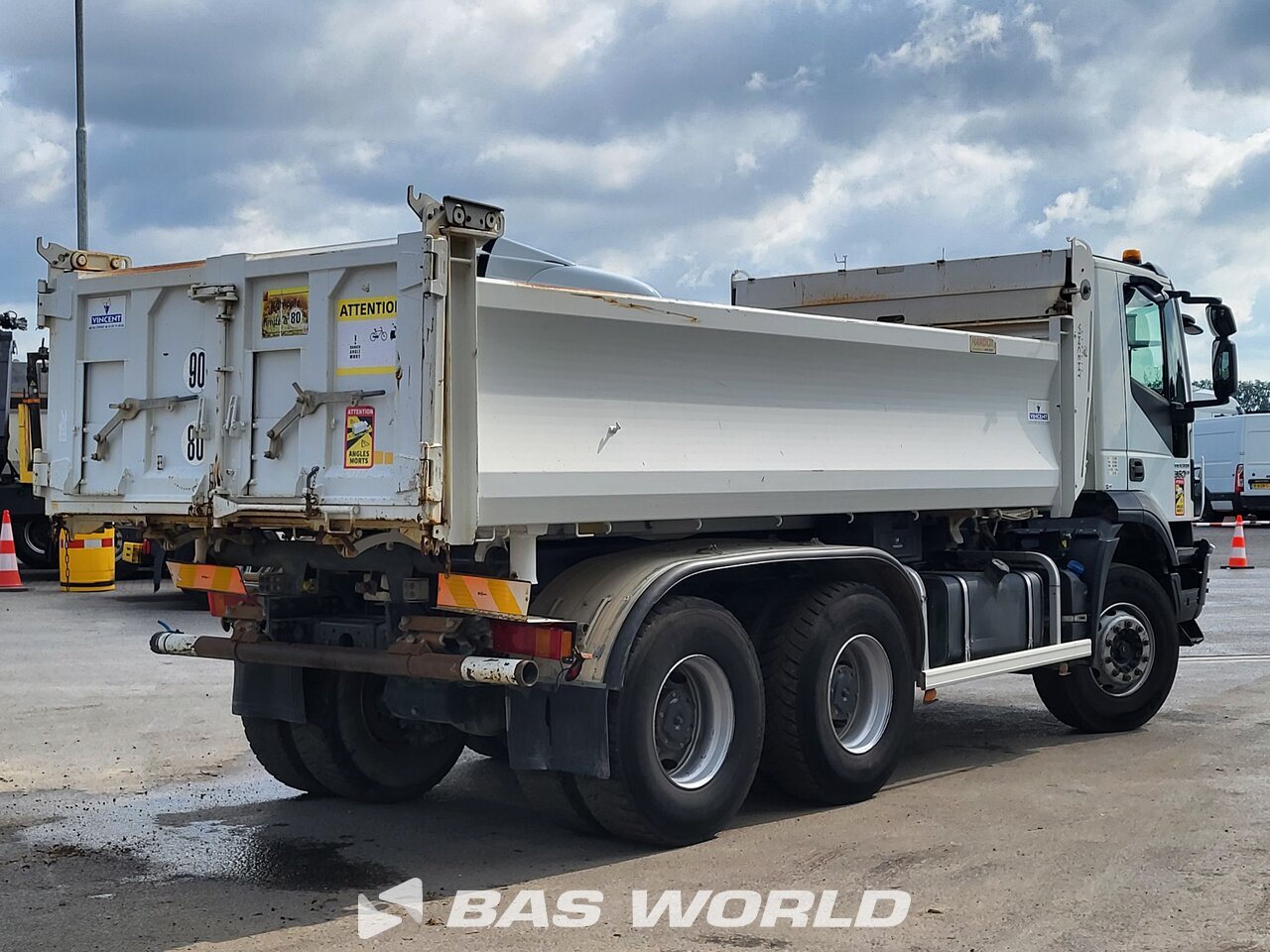 Other : Iveco Trakker 360 6X4 Vincent Camion Benne