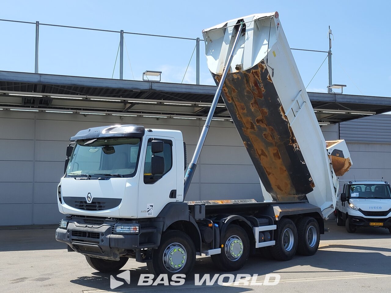 Front left : Renault Kerax 460 8X4 Bennen Marrel Camion Benne