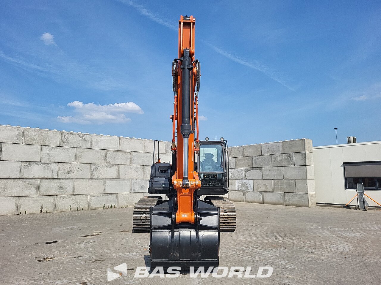 Hitachi ZX220 LC-5G Crawler excavators - BAS World