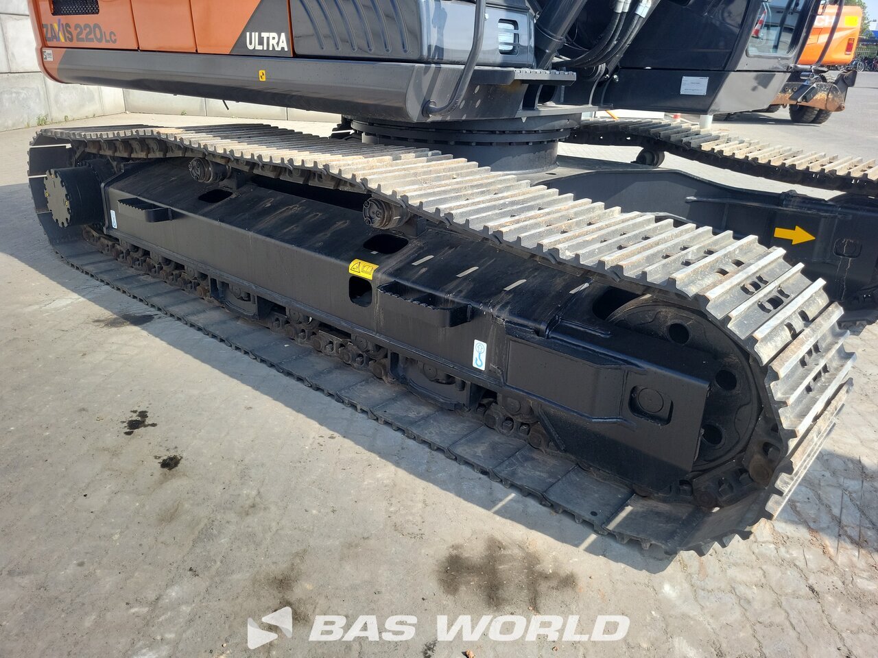 Hitachi ZX220 LC-5G Crawler excavators - BAS World