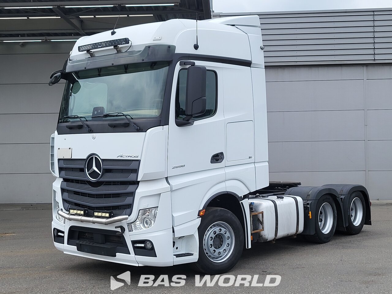 Front left : Mercedes Actros 2658 6X4 Tracteur routier