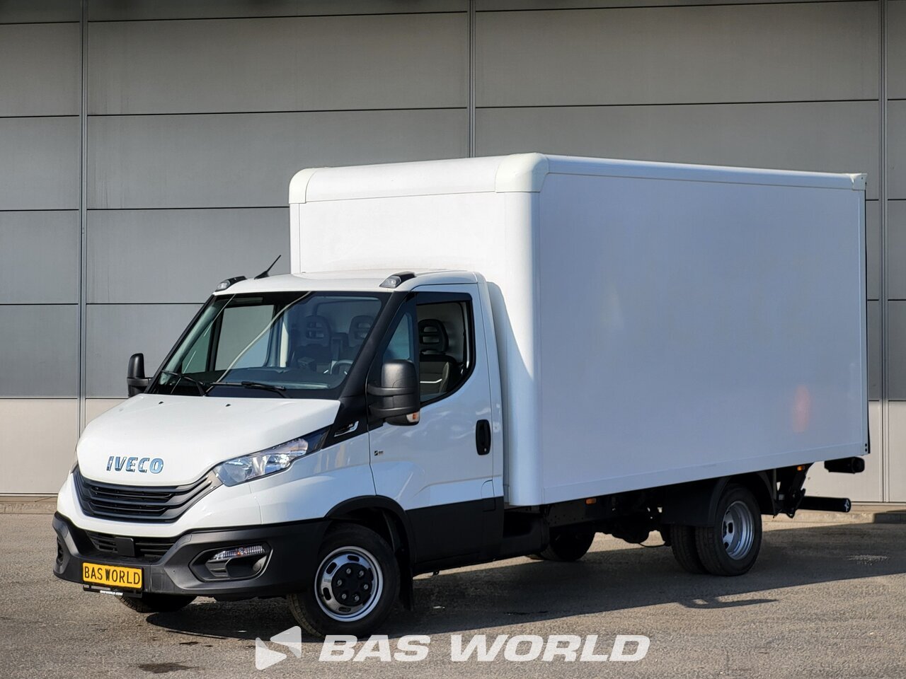 Front left : Iveco Daily 35C16 Carrosseries