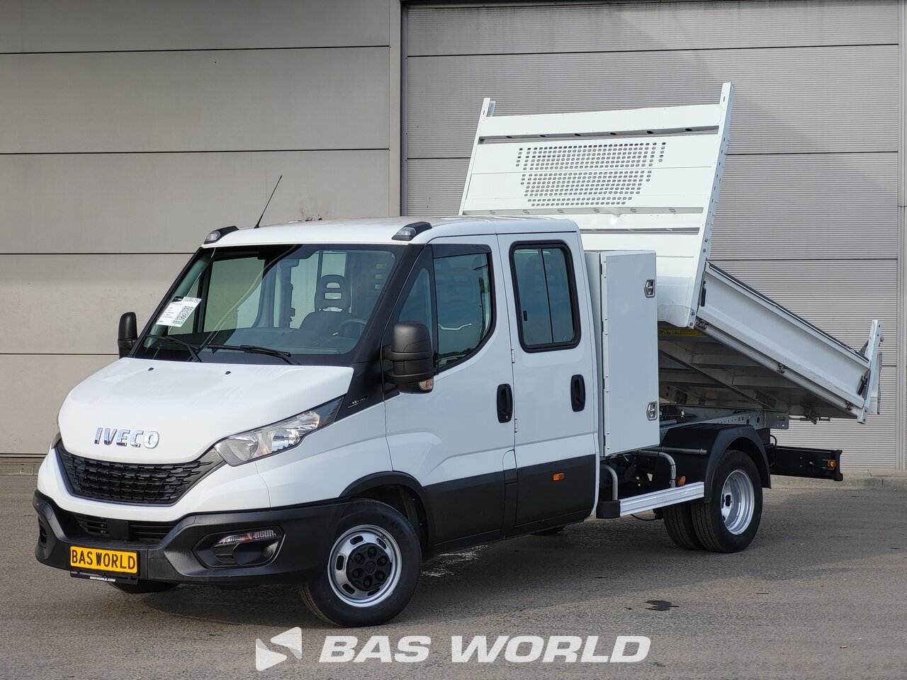 Front left : Iveco Daily 35C14 Ouvert