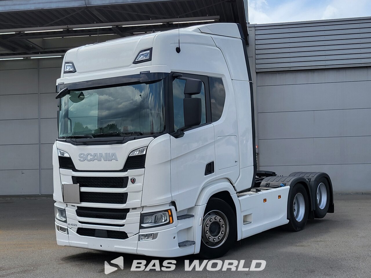Front left : Scania R450 6X2 Tracteur routier