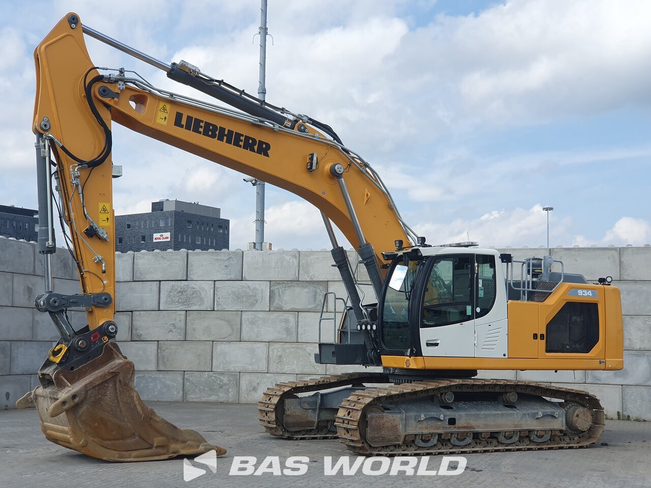 Front left : Liebherr R934 LC Pelle sur chenilles