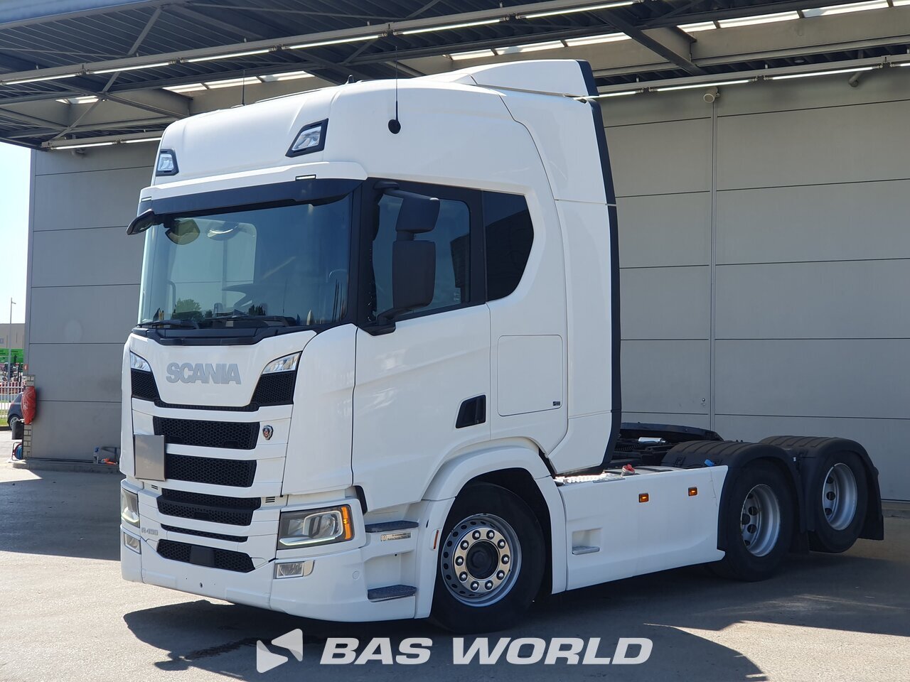 Front left : Scania R450 6X2 Tracteur routier