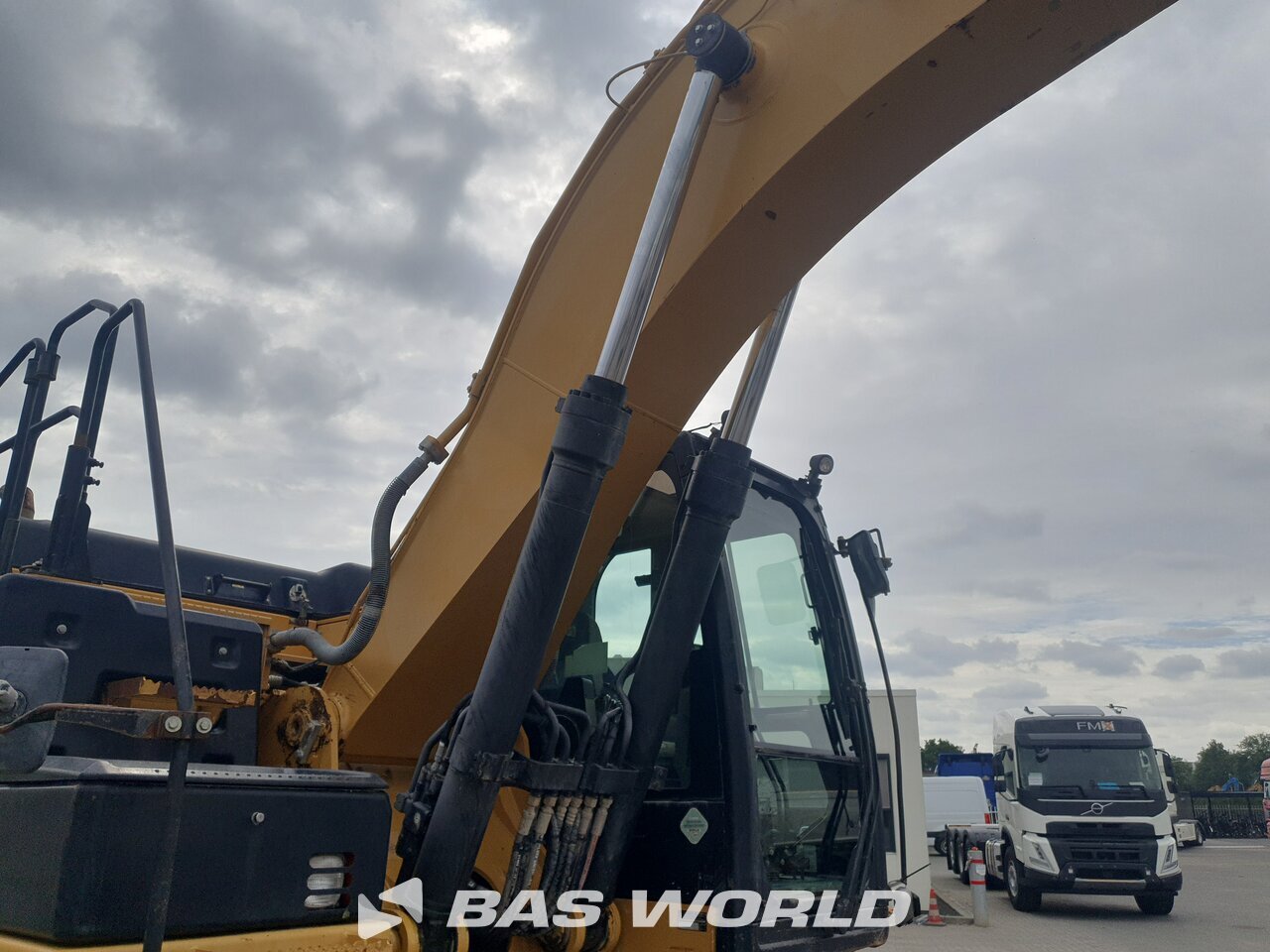Other : Caterpillar 324 E LN Pelle sur chenilles