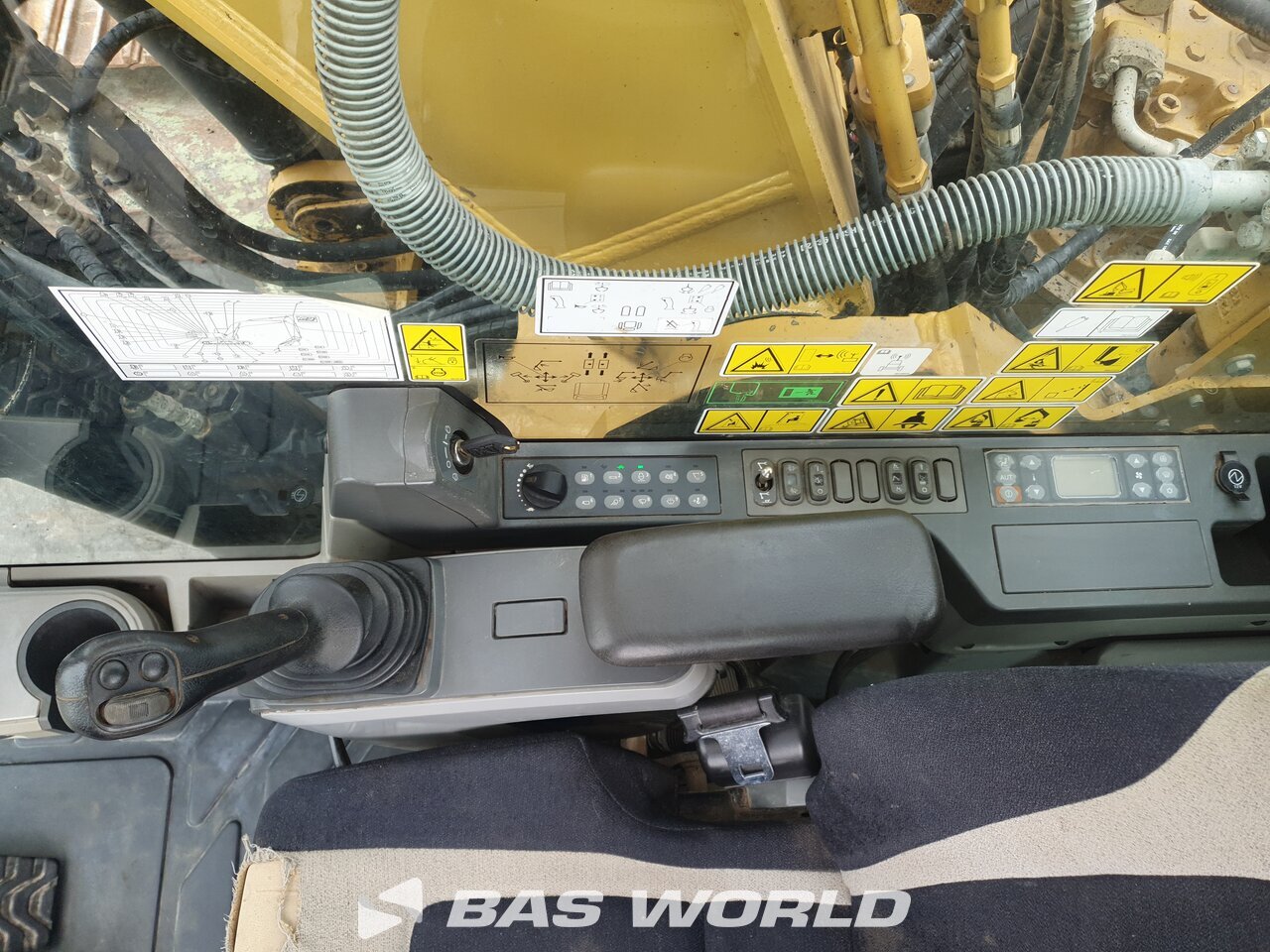 Other : Caterpillar 324 E LN Pelle sur chenilles