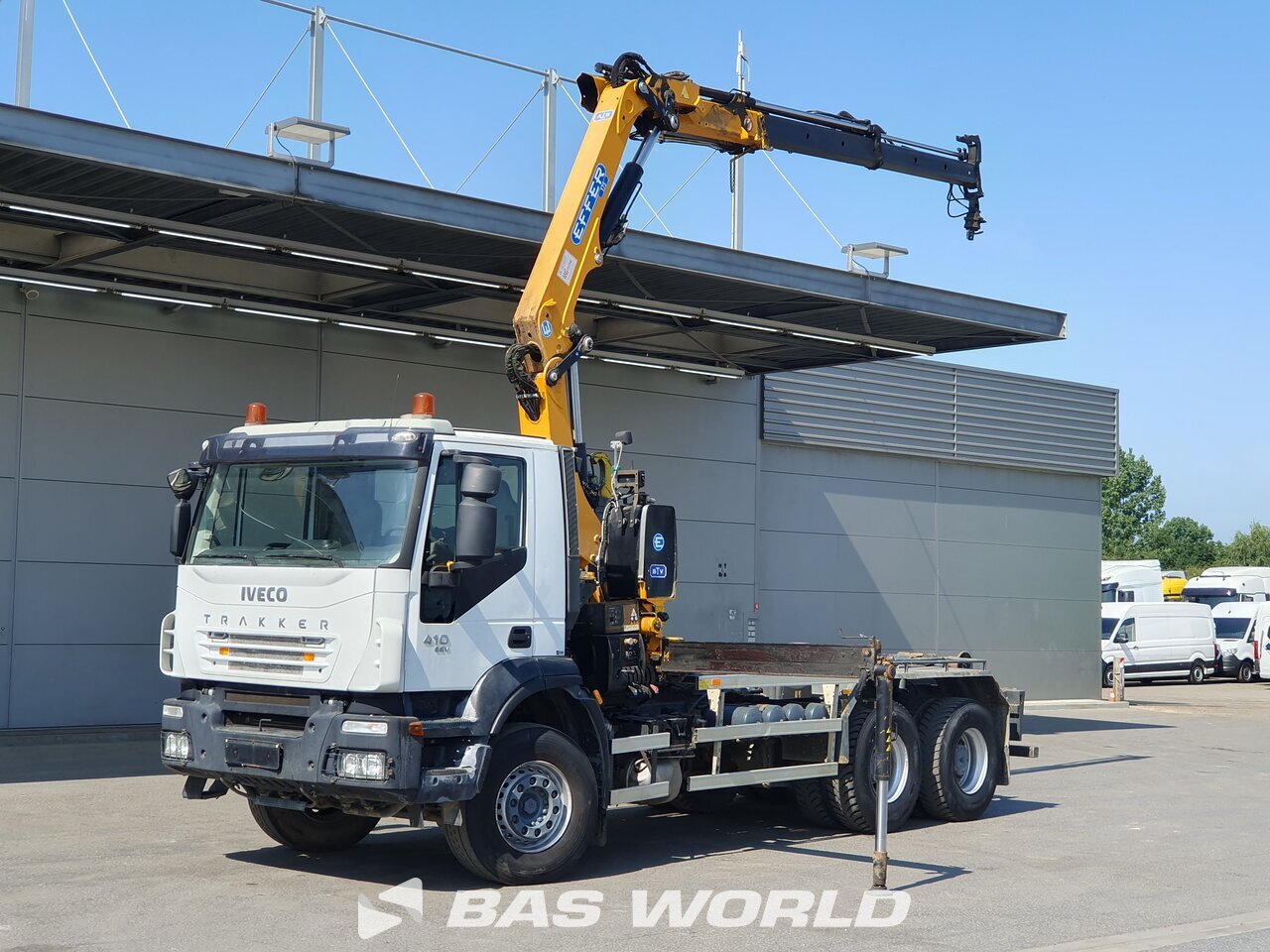 Front left : Iveco Trakker 410 6X4 Busi Group Type: SC 206 C camion à bras