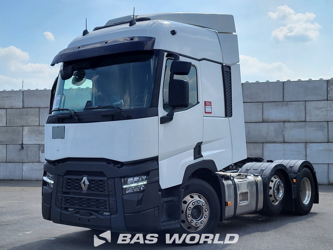 Front left : Renault T 480 6X2 Tracteur routier