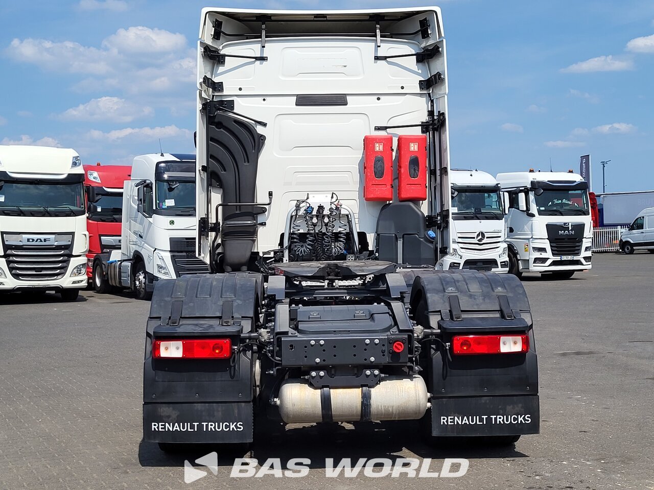 Back of cabin : Renault T 480 6X2 Tracteur routier