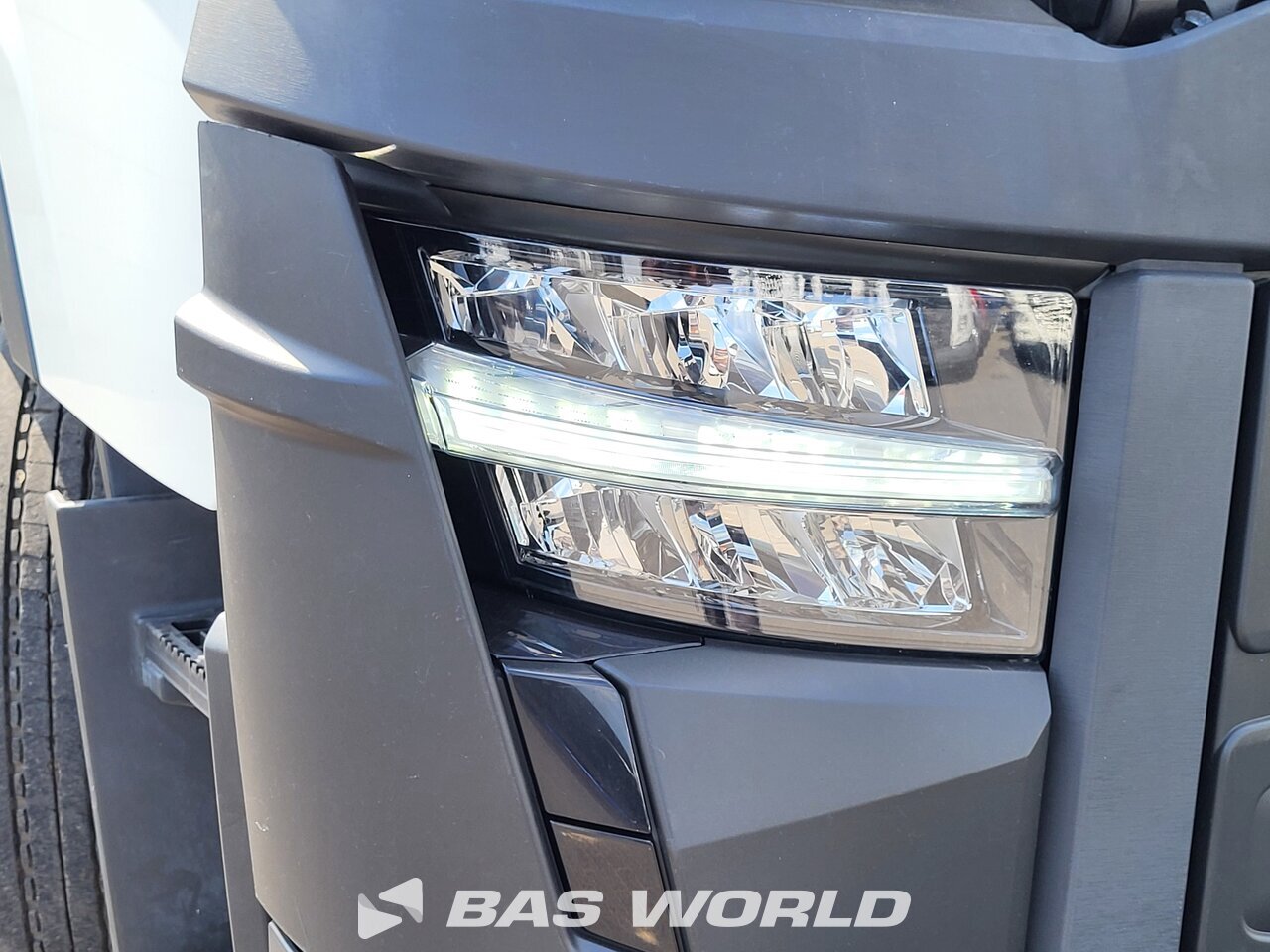 Right : Renault T 480 6X2 Tracteur routier