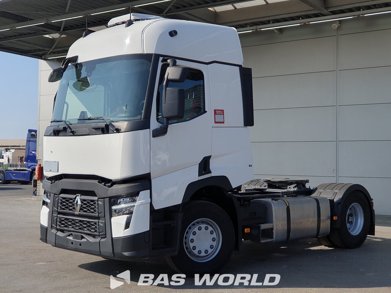 Front left : Renault T 440 4X2 Tracteur routier